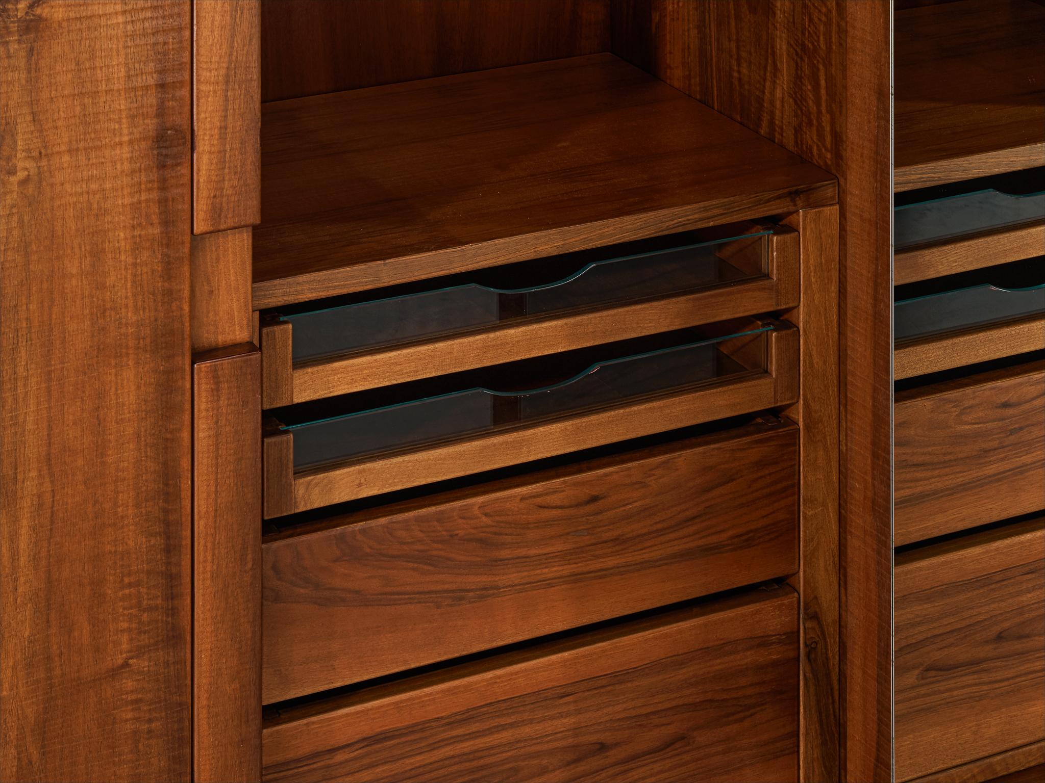 Giuseppe Rivadossi pour Officina Rivadossi Grande armoire en noyer en vente 2