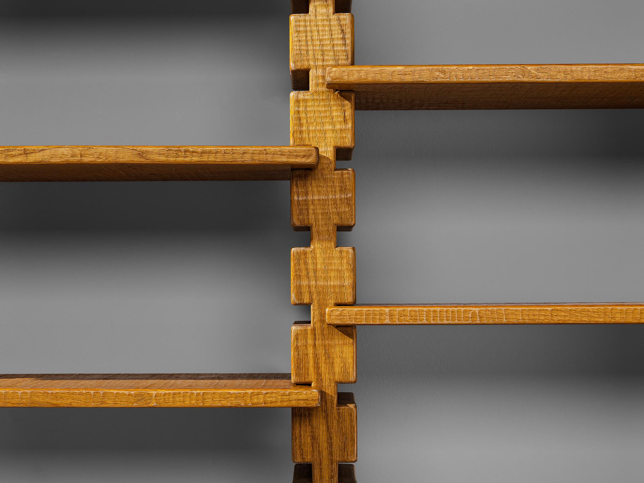 Italiano Giuseppe Rivadossi per Officina Rivadossi Credenza con ripiani in Oak in vendita