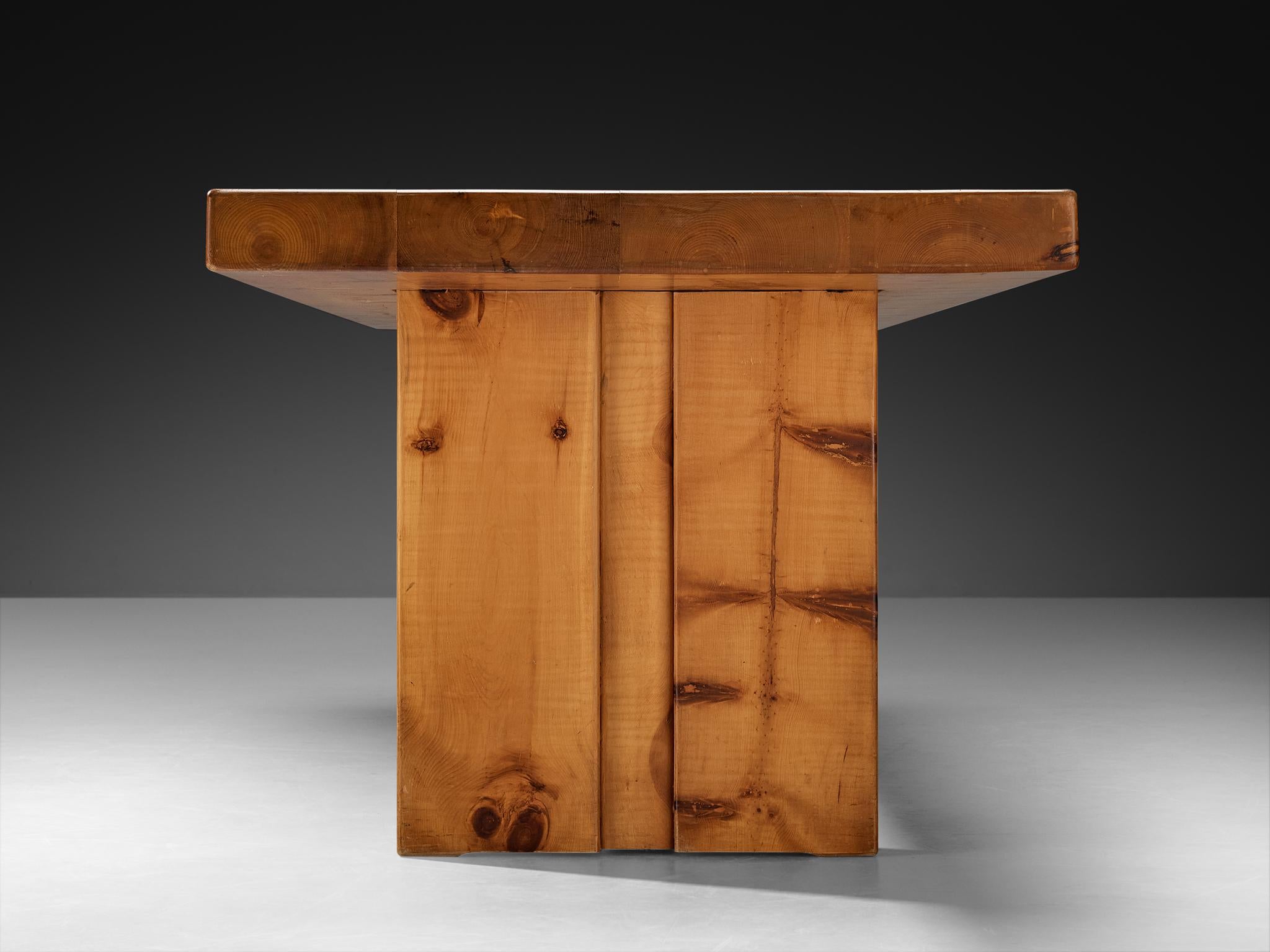 Giuseppe Rivadossi for Officina Rivadossi Large Dining Table in Pine In Good Condition For Sale In Waalwijk, NL
