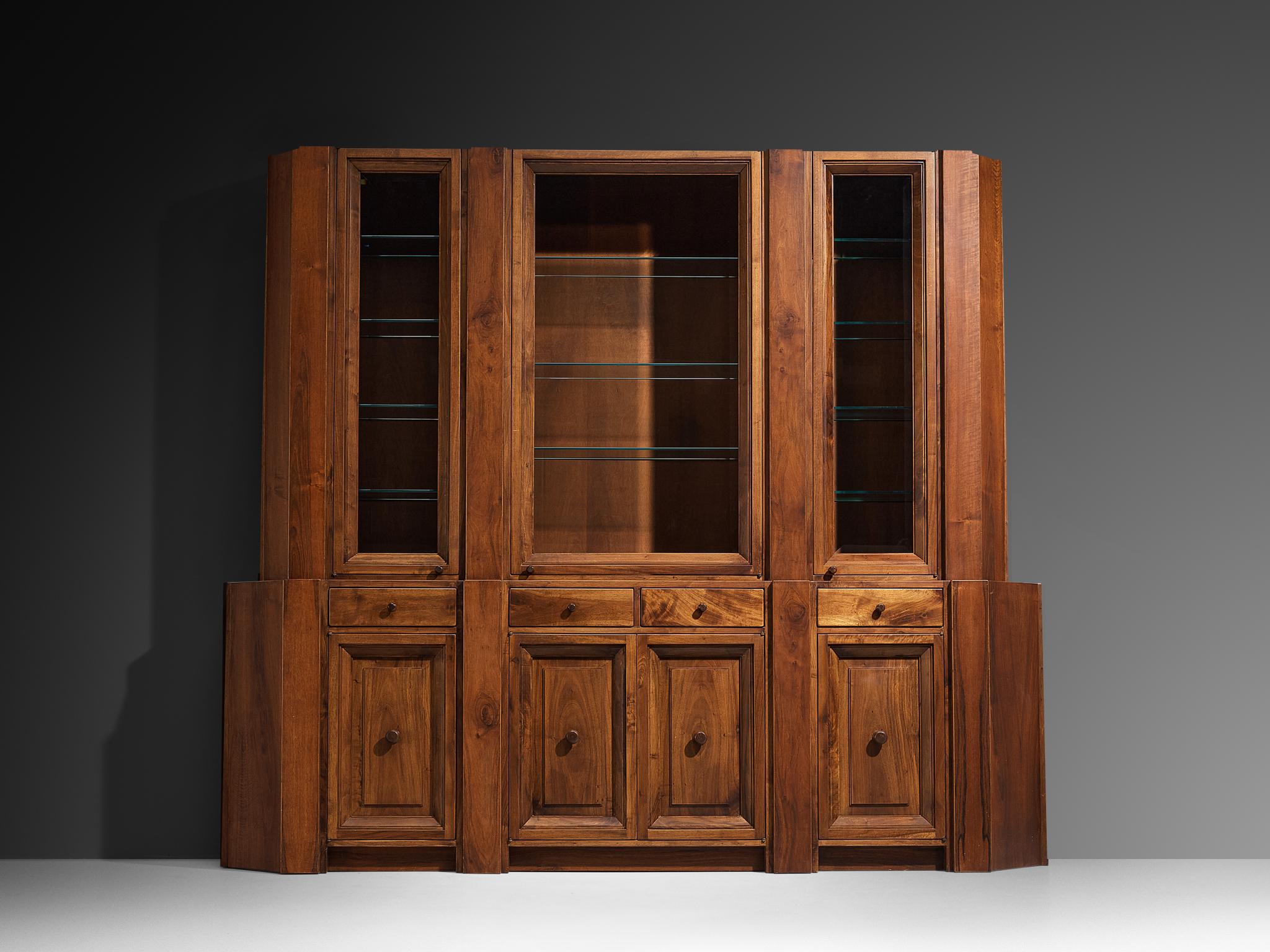 Giuseppe Rivadossi for Officina Rivadossi, library, walnut, glass, Italy, 1970s

This impressive library is designed by Italian Giuseppe Rivadossi in the 1970s. The lower part of this piece is composed of large panels of walnut wood and small and