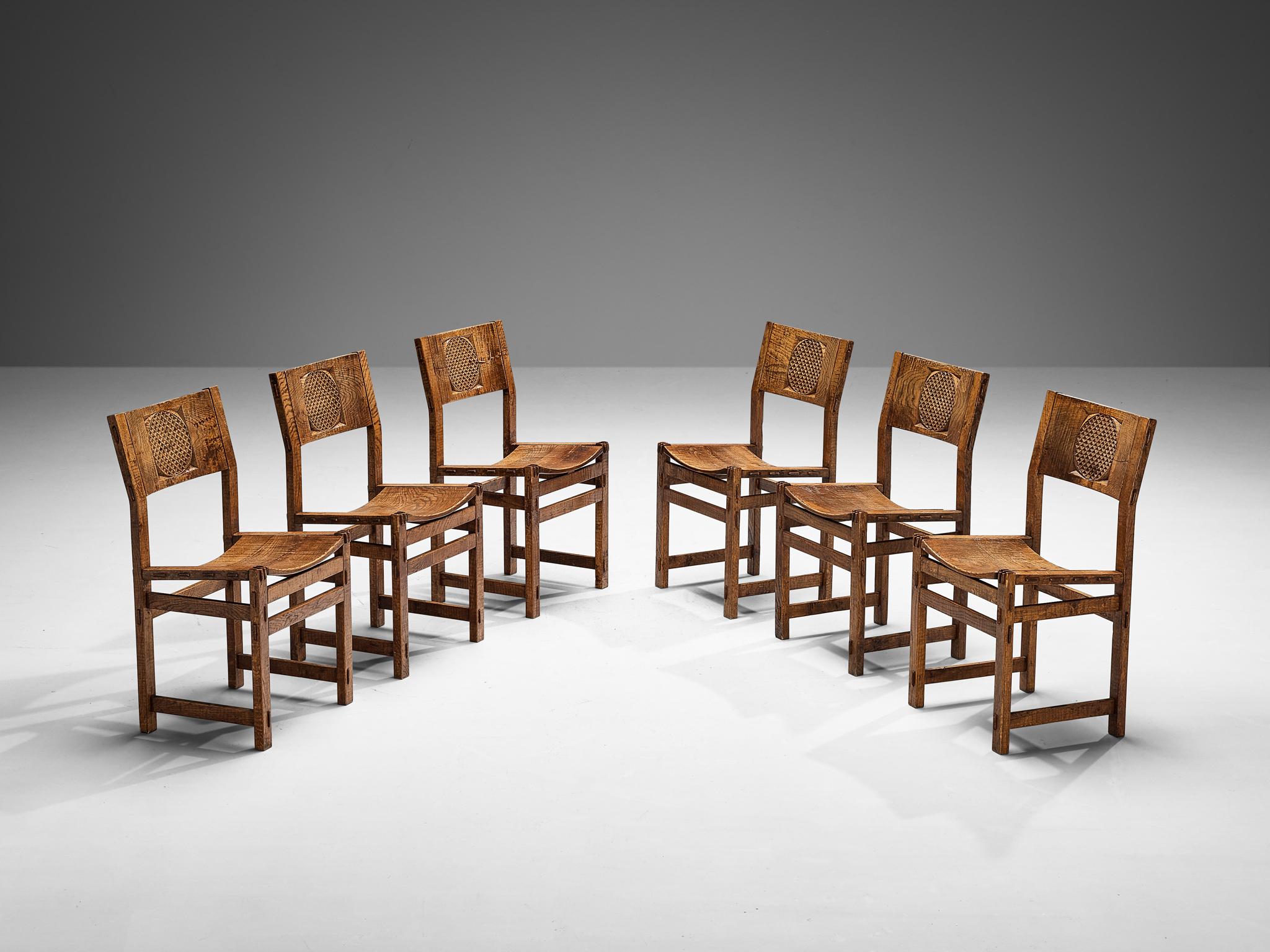 Giuseppe Rivadossi pour Officina Rivadossi, ensemble de six chaises de salle à manger, chêne, Italie, années 1970

Un ensemble exceptionnel de chaises du sculpteur et designer italien Giuseppe Rivadossi. Les chaises sont architecturalement