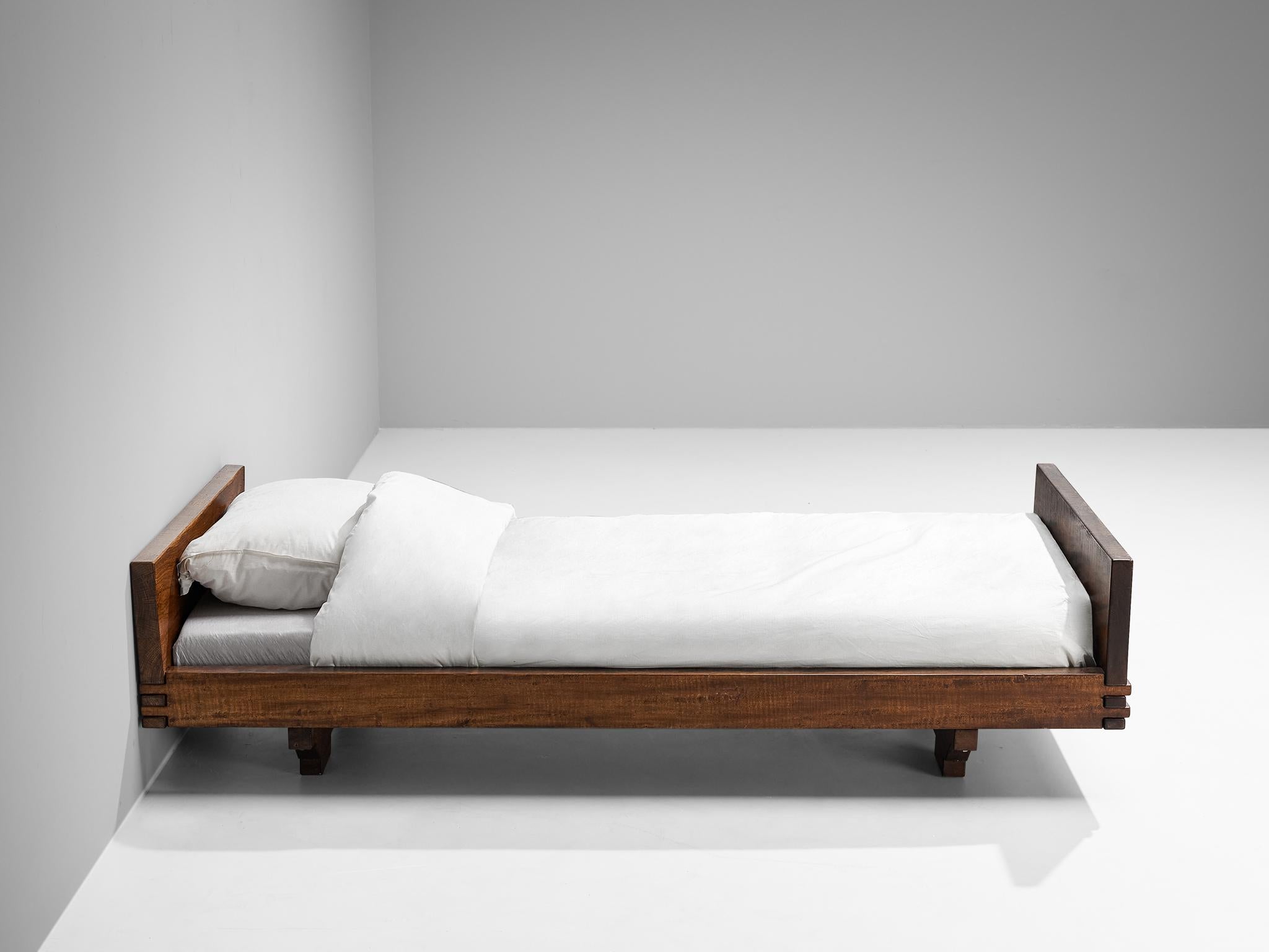 Giuseppe Rivadossi for Officina Rivadossi Single Bed in Walnut  In Good Condition For Sale In Waalwijk, NL