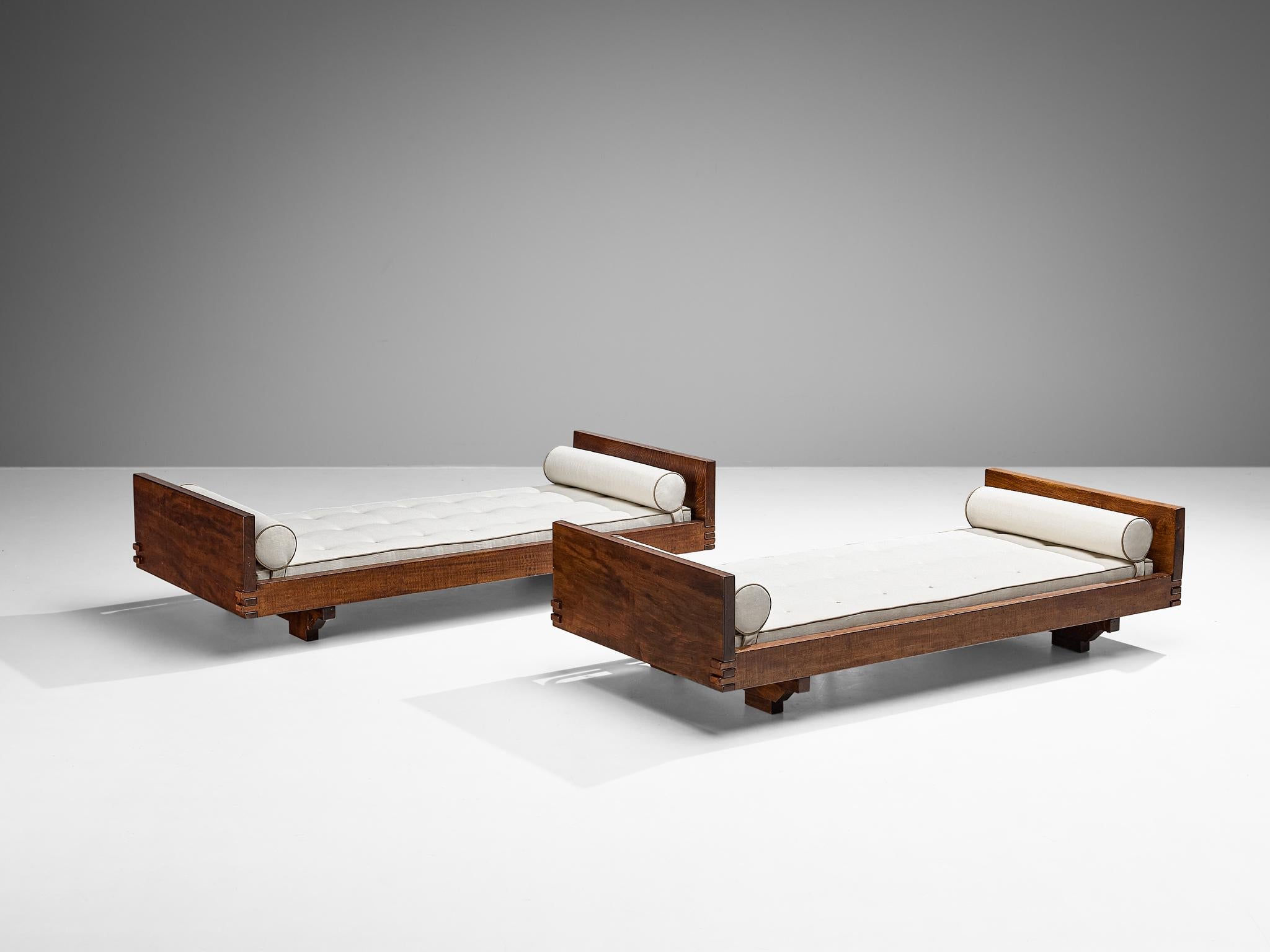 Giuseppe Rivadossi for Officina Rivadossi Single Beds in Walnut and Oak  For Sale 5