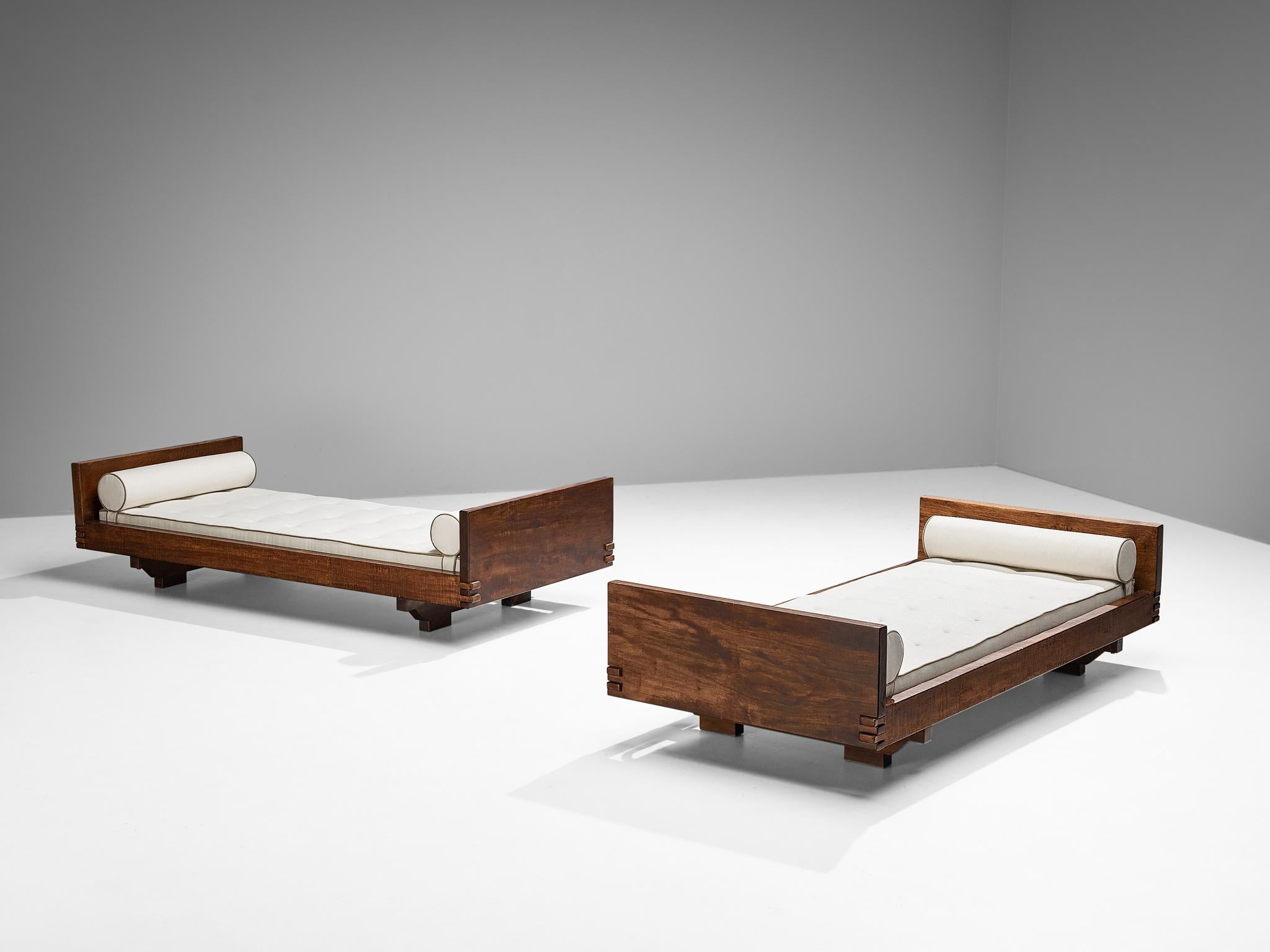 Giuseppe Rivadossi for Officina Rivadossi Single Beds in Walnut and Oak  In Good Condition For Sale In Waalwijk, NL