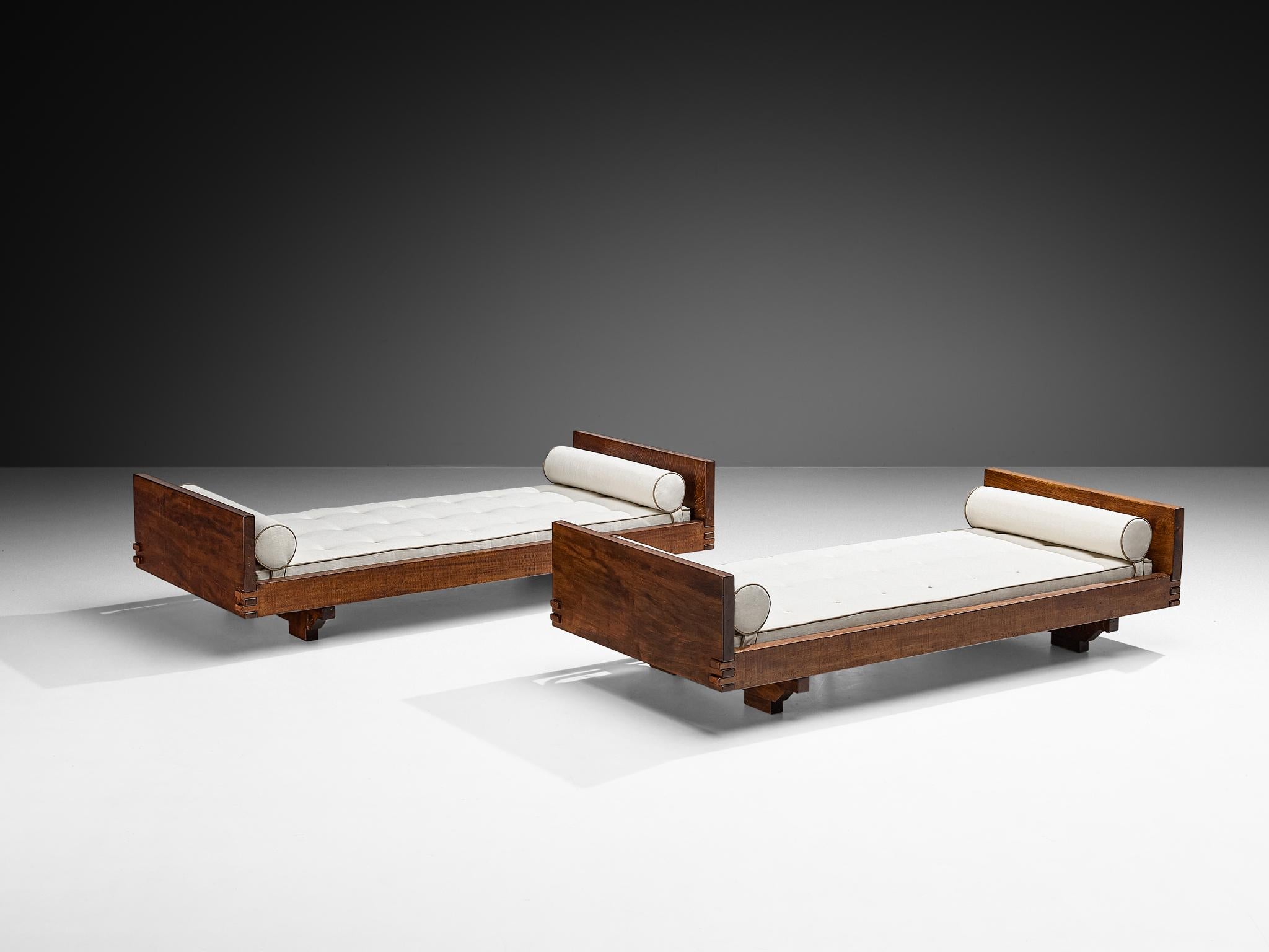 Giuseppe Rivadossi for Officina Rivadossi Single Beds in Walnut and Oak In Good Condition For Sale In Waalwijk, NL