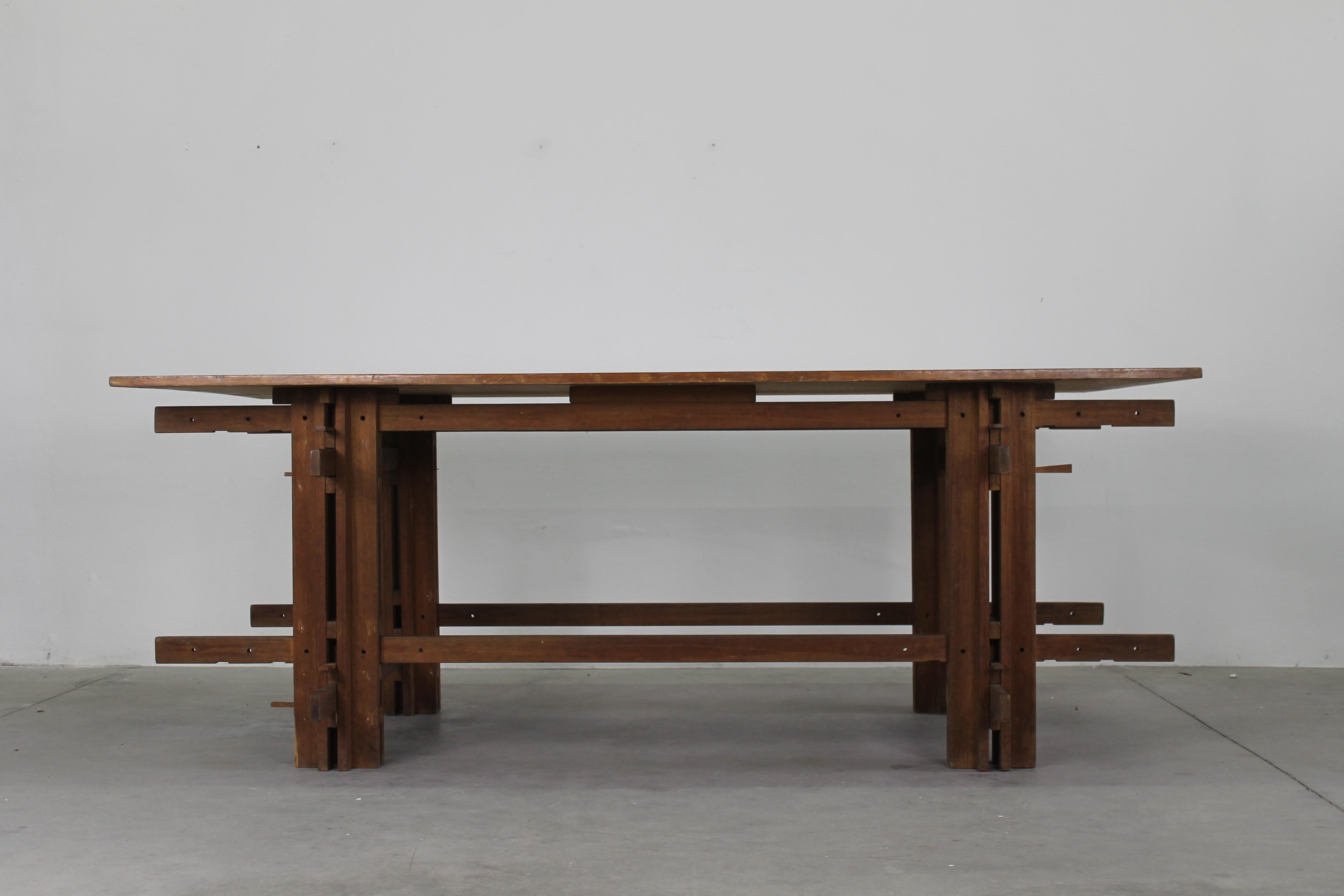 High work table in oak wood designed by Giuseppe Rivadossi and produced by Officine Rivadossi in 1973.
Originally realized for a fabrics Atelier in Brescia (Italy), this table present a complex interlocks structure composed by only oak pieces carved