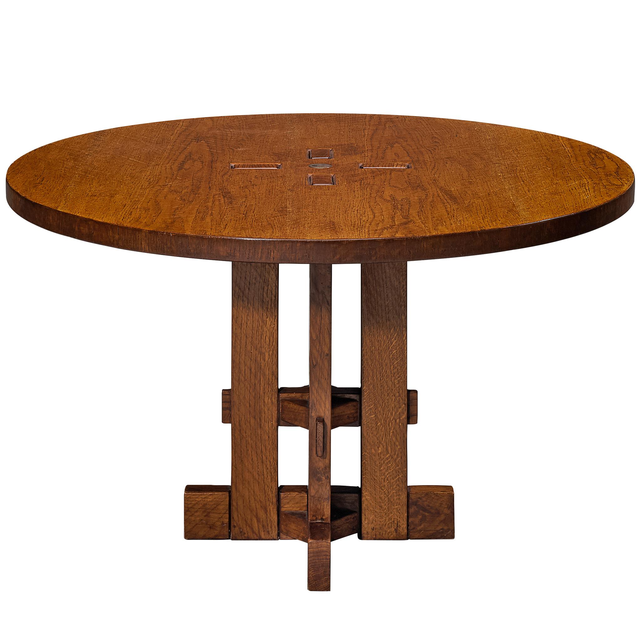 How thick should a dining table be?