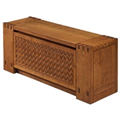Giuseppe Rivadossi: baule o panca scolpita in Oak