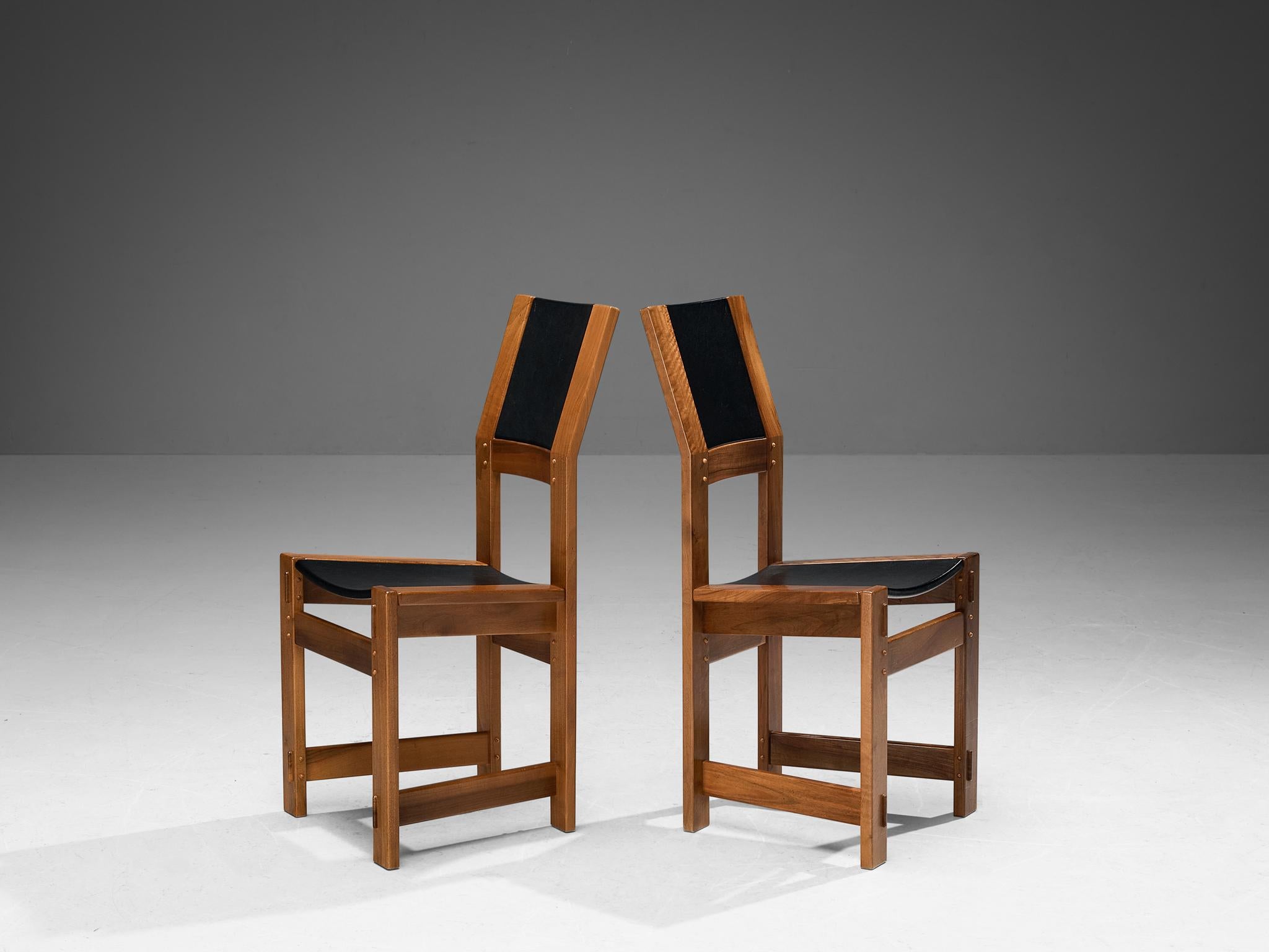 italien Giuseppe Rivadossi Ensemble de six chaises de salle à manger en noyer et tapisserie noire en vente
