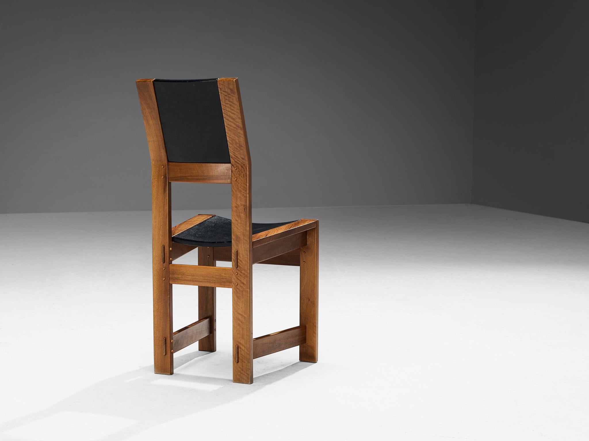 Fin du 20e siècle Giuseppe Rivadossi Ensemble de six chaises de salle à manger en noyer et tapisserie noire en vente
