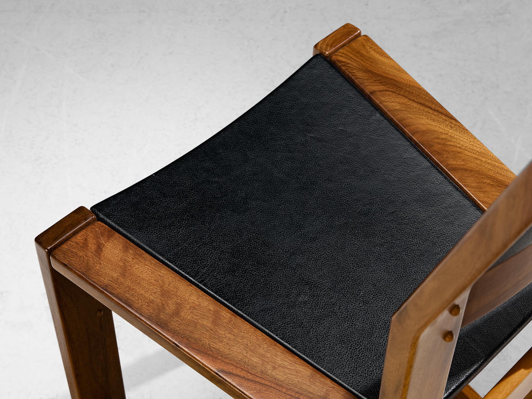 Giuseppe Rivadossi Ensemble de six chaises de salle à manger en noyer et tapisserie noire en vente 2