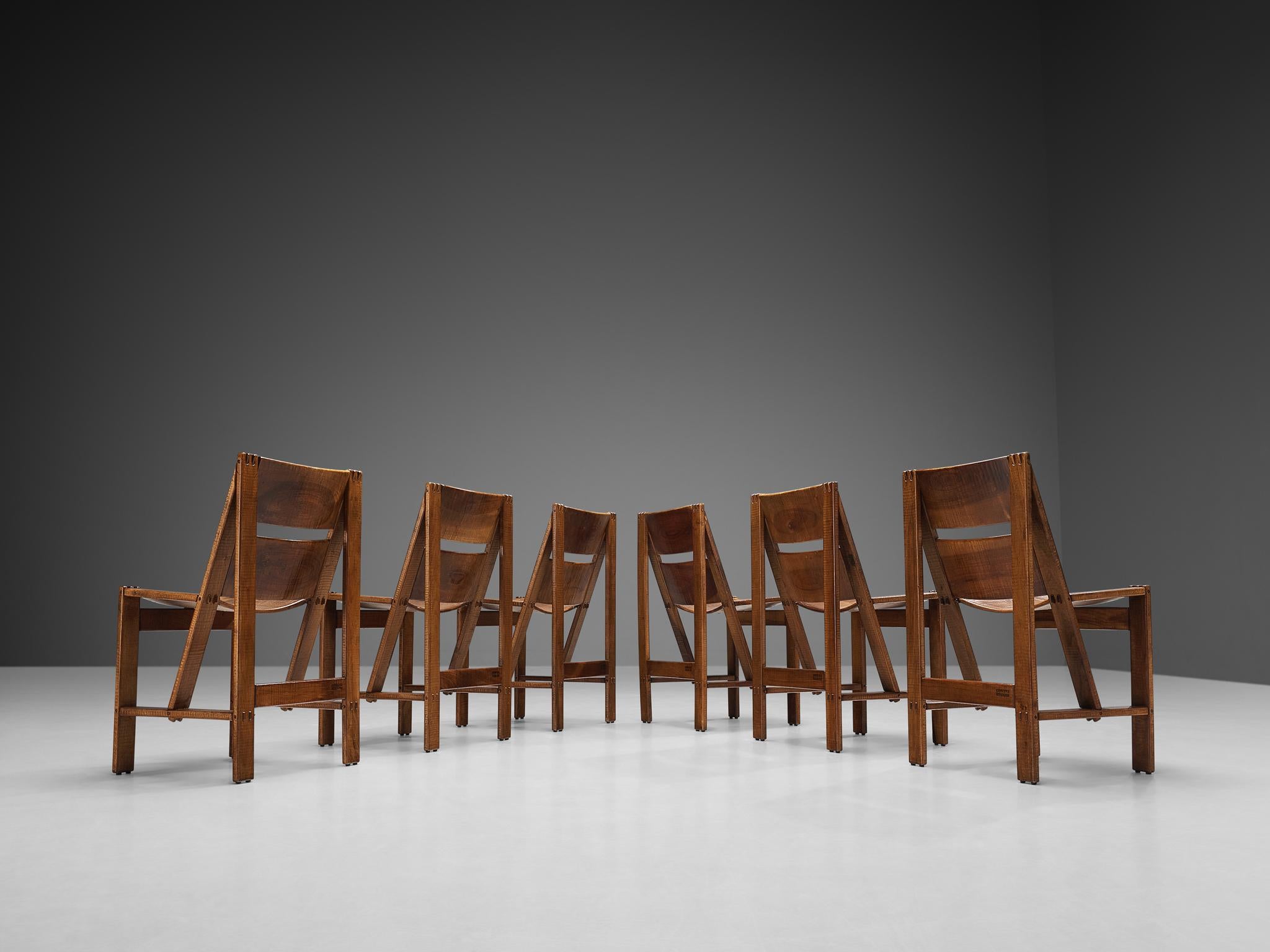 Giuseppe Rivadossi Set of Six 'Regina' Dining Chairs in Walnut In Good Condition In Waalwijk, NL