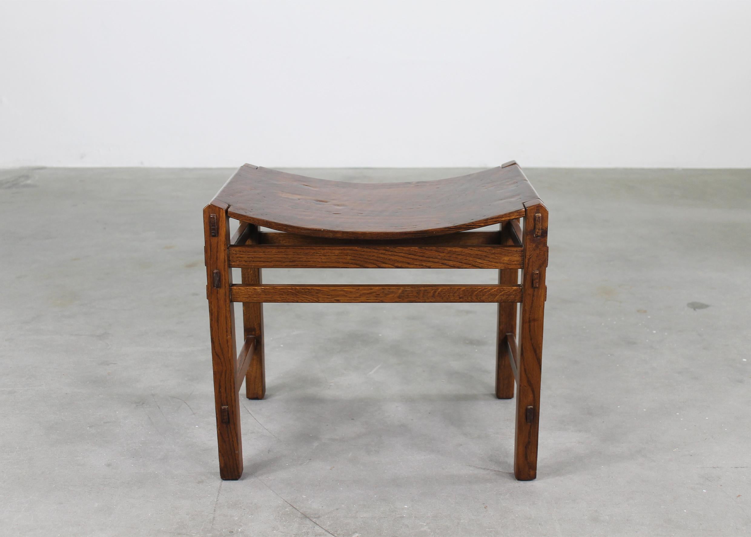 Ensemble de deux tabourets en chêne Giuseppe Rivadossi, Officina Rivadossi, 1970 en vente 4