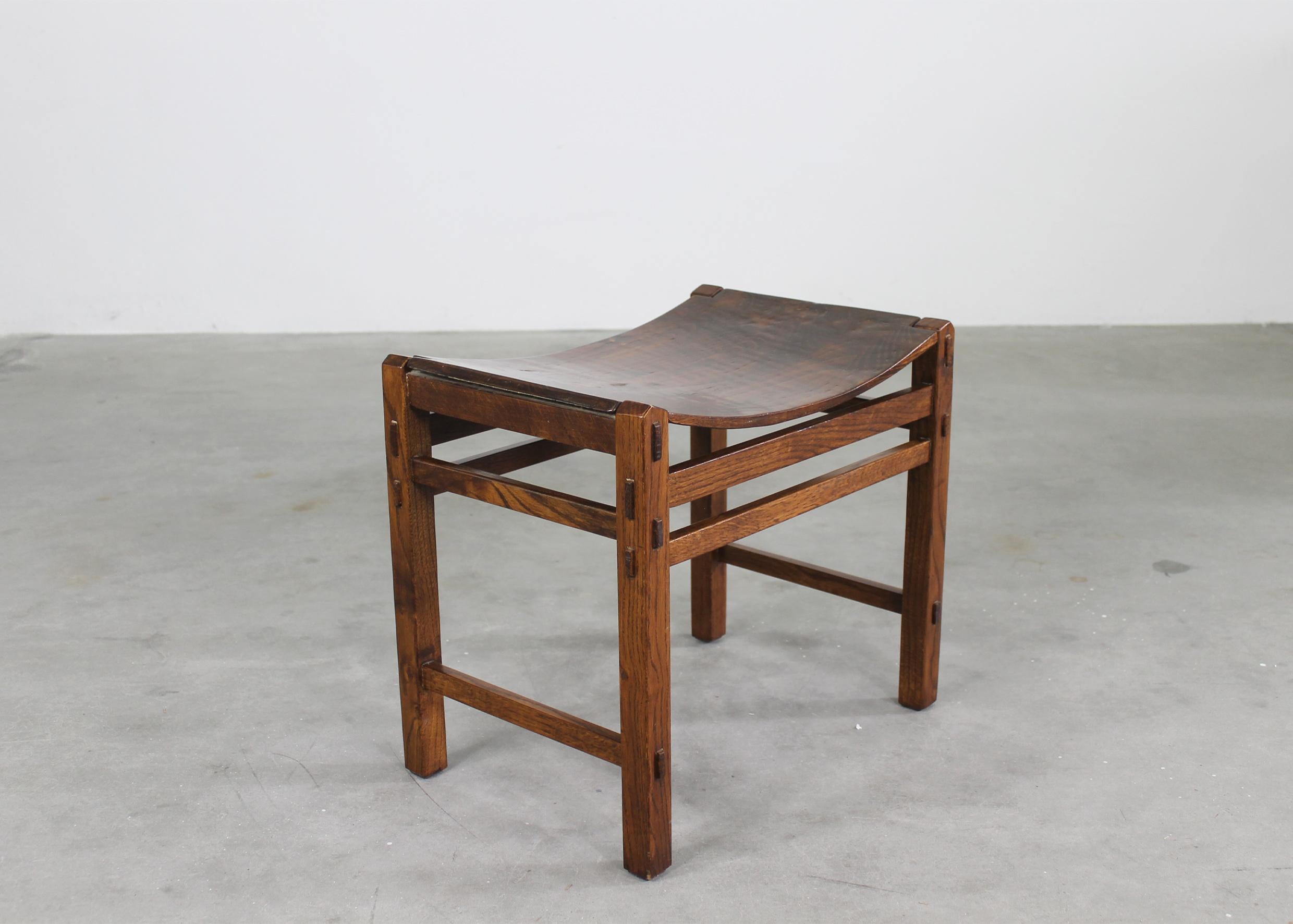 Ensemble de deux tabourets en chêne Giuseppe Rivadossi, Officina Rivadossi, 1970 en vente 5