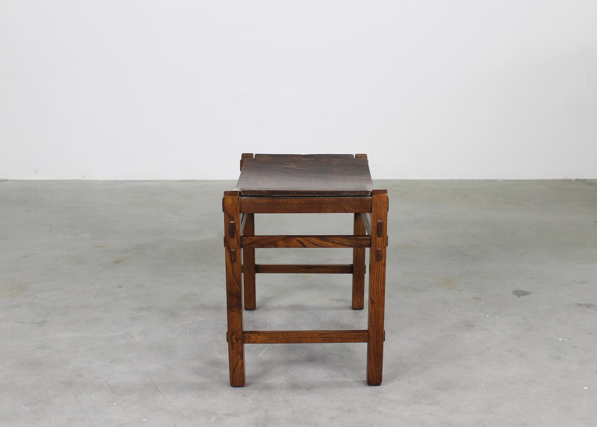 Ensemble de deux tabourets en chêne Giuseppe Rivadossi, Officina Rivadossi, 1970 en vente 6