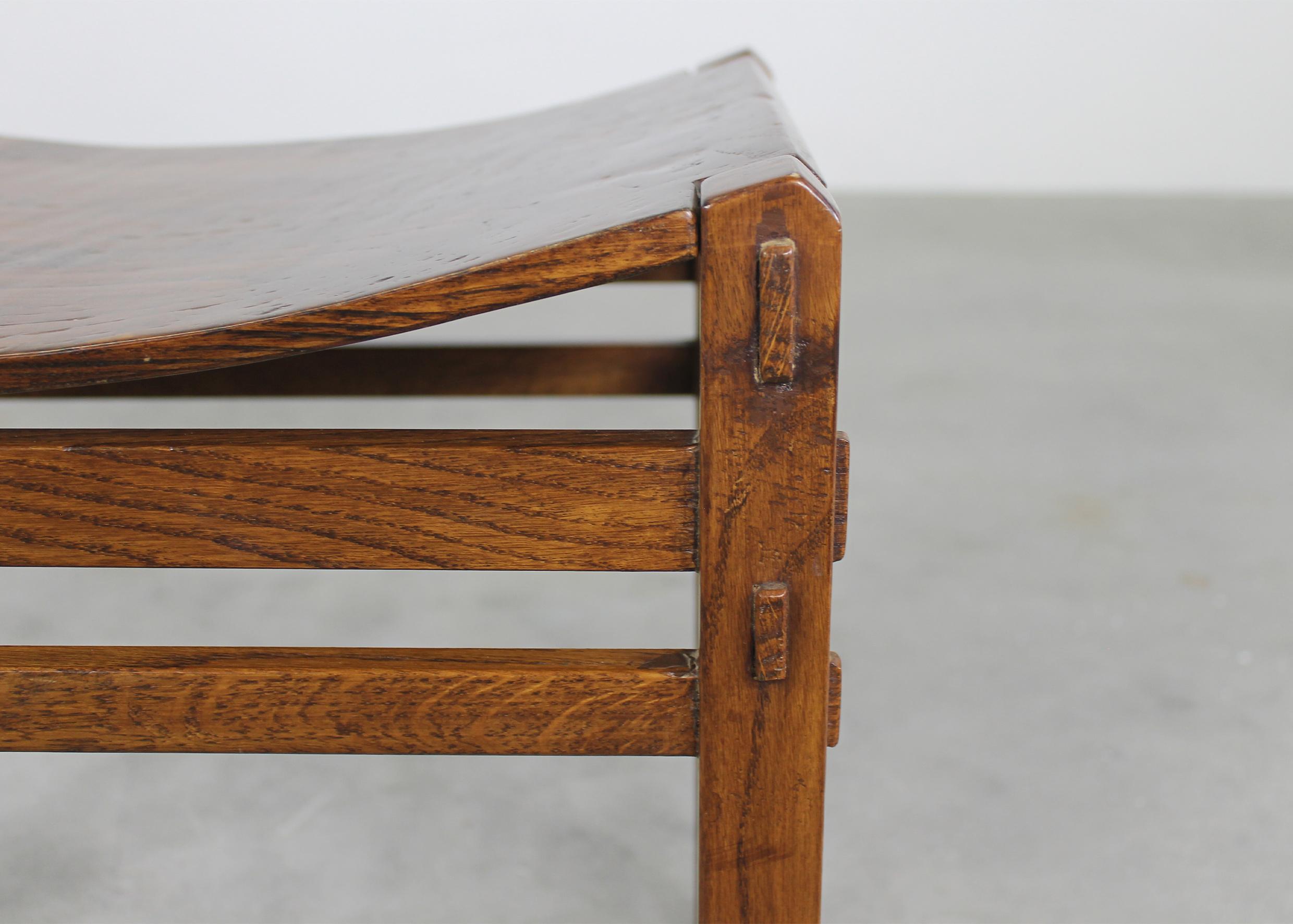 Ensemble de deux tabourets en chêne Giuseppe Rivadossi, Officina Rivadossi, 1970 en vente 9