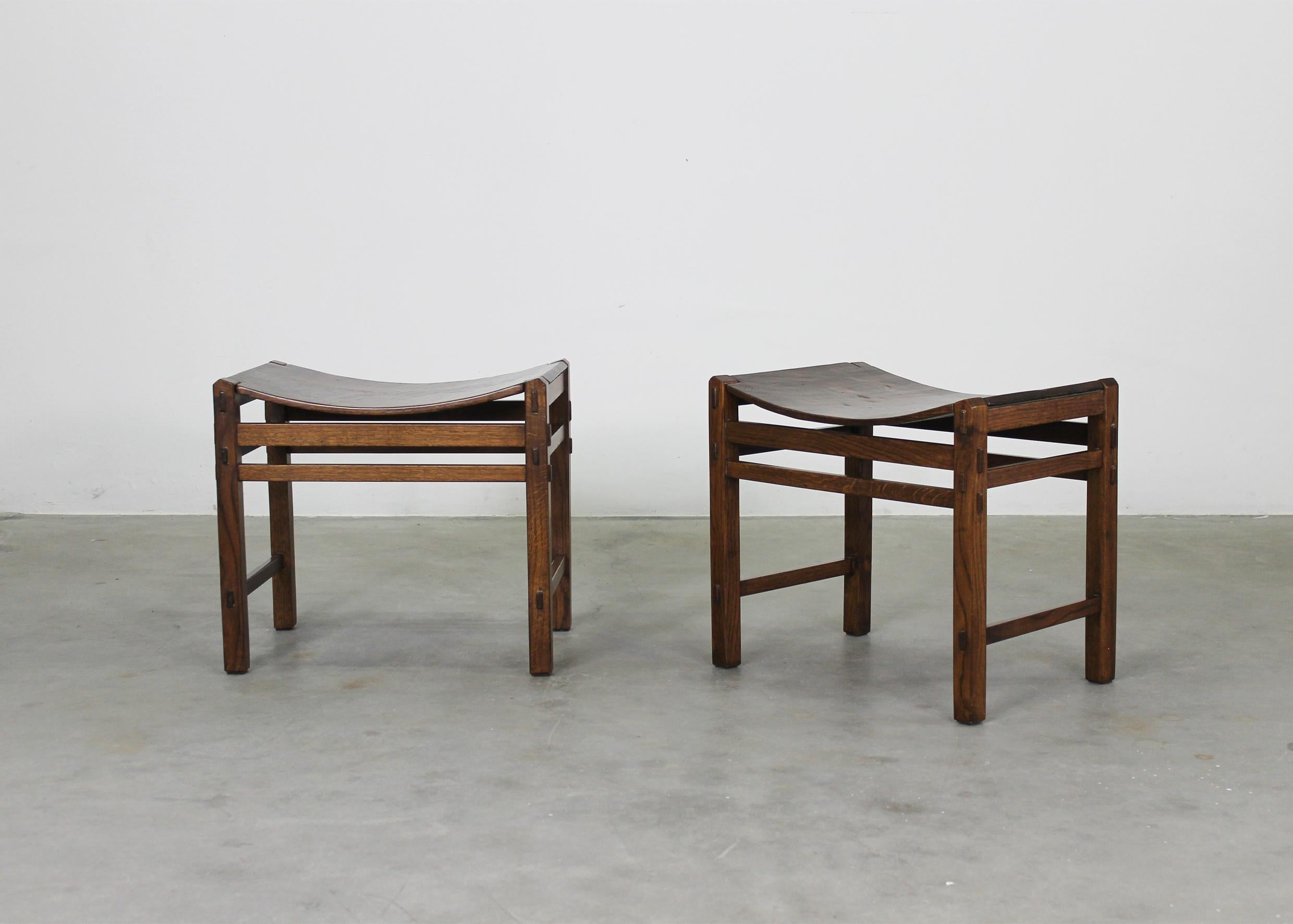 Giuseppe Rivadossi Set of Two Stools in Oak Wood by Officina Rivadossi 1970s For Sale 1