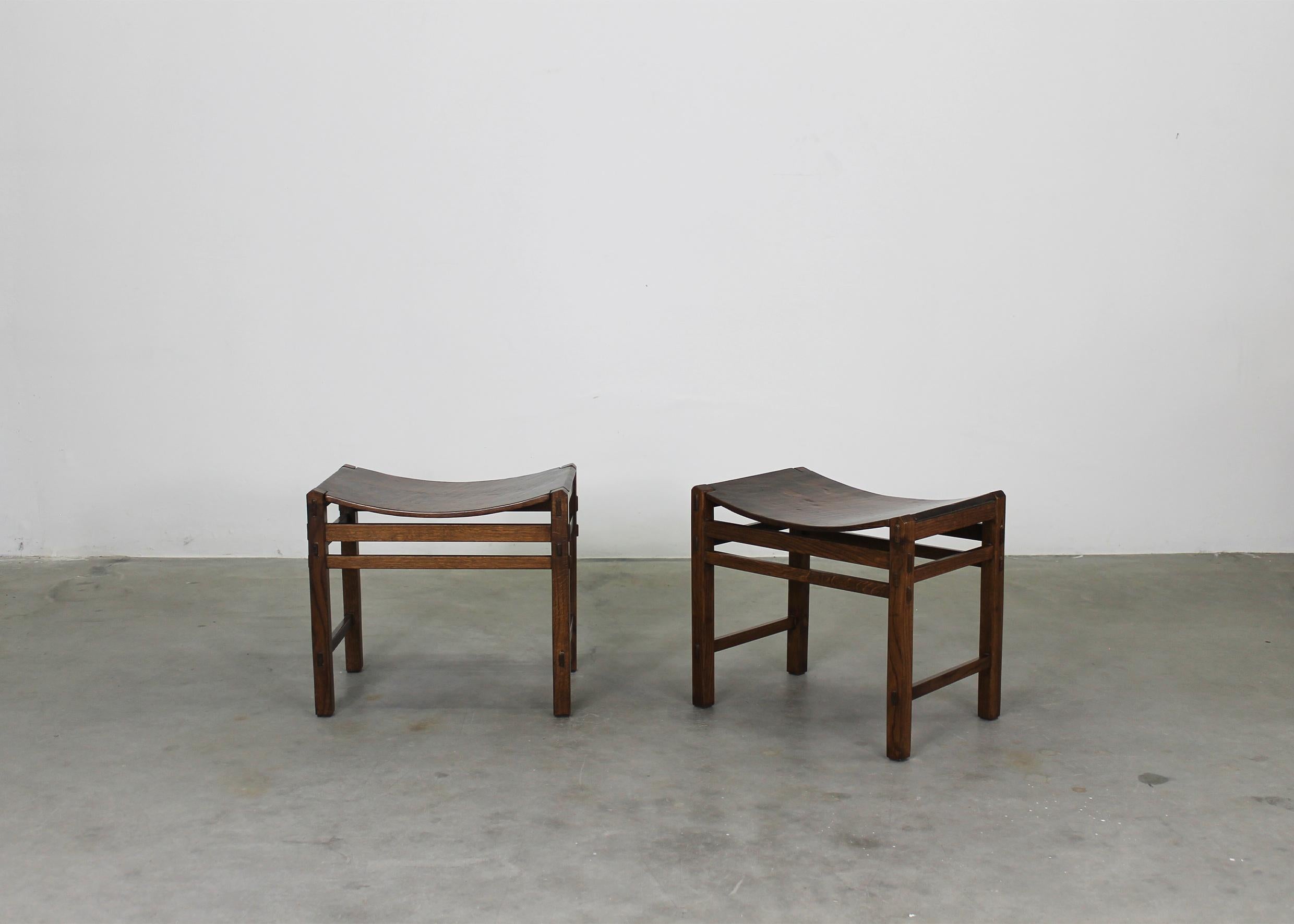 Ensemble de deux tabourets en chêne Giuseppe Rivadossi, Officina Rivadossi, 1970 en vente 1