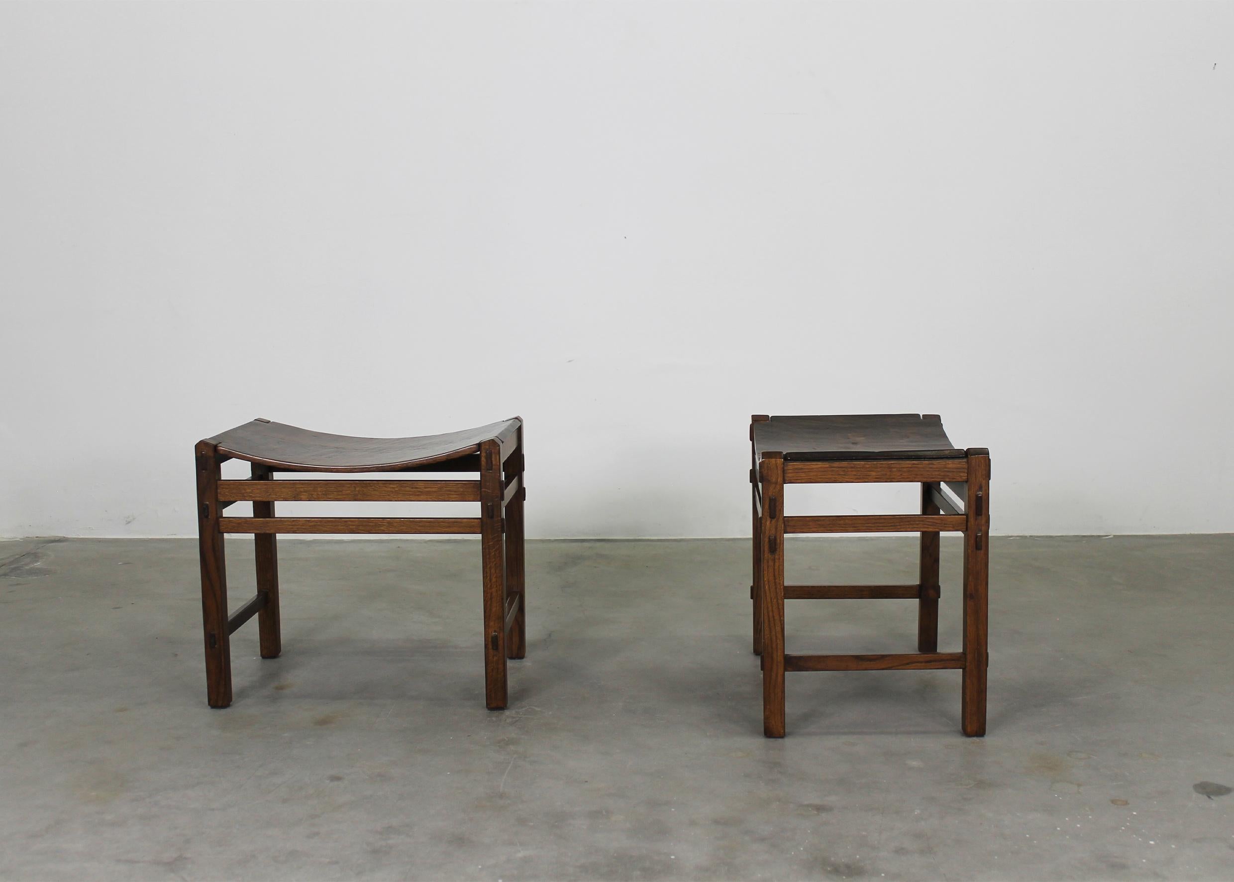 Giuseppe Rivadossi Set of Two Stools in Oak Wood by Officina Rivadossi 1970s For Sale 3