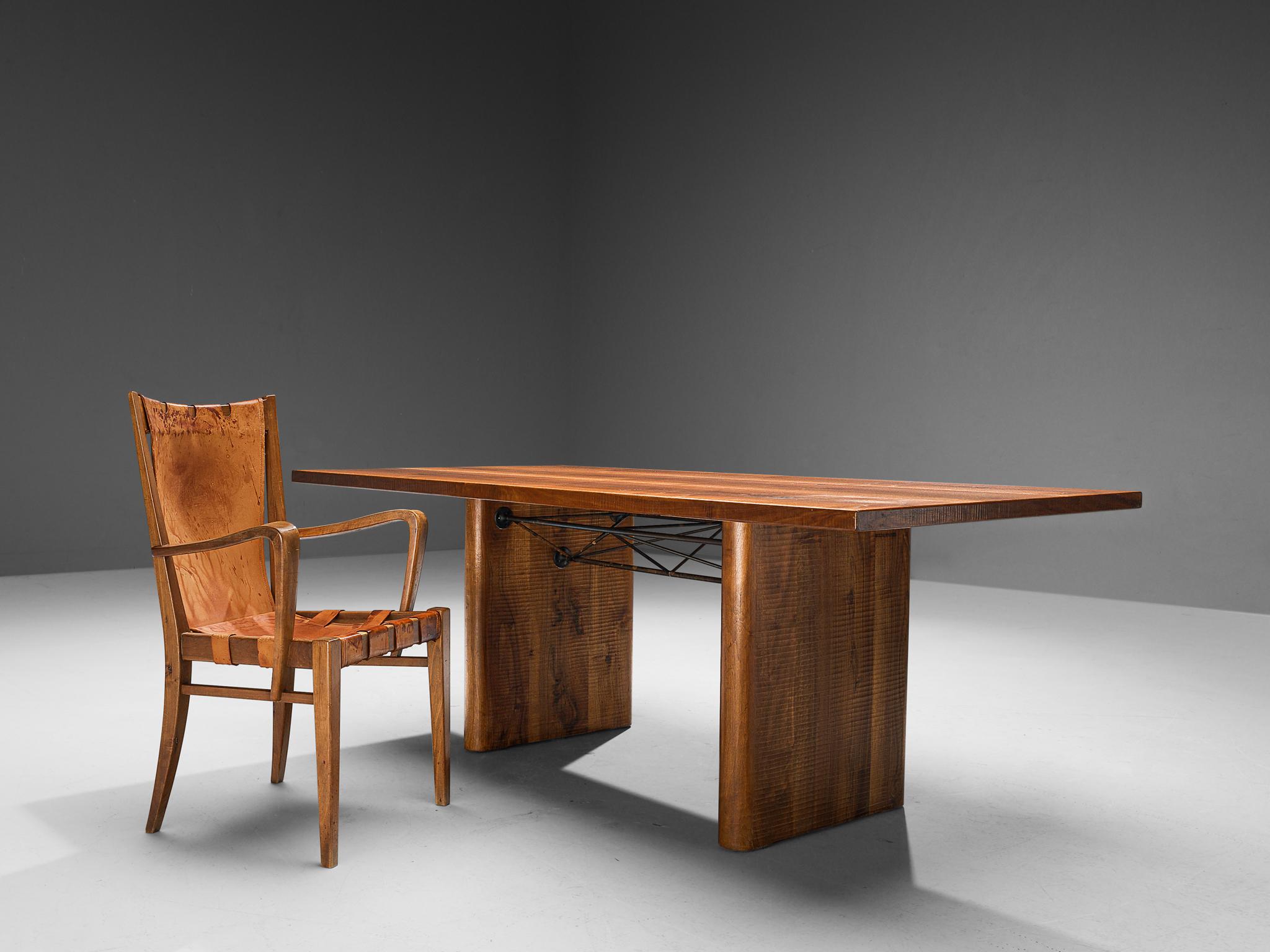 Giuseppe Rivadossi for Officina Rivadossi writing desk combined with Guglielmo Pecorini chair 


Giuseppe Rivadossi for Officina Rivadossi, writing desk, walnut, metal, Italy, 1970s

Giuseppe Rivadossi once again proves his great eye for