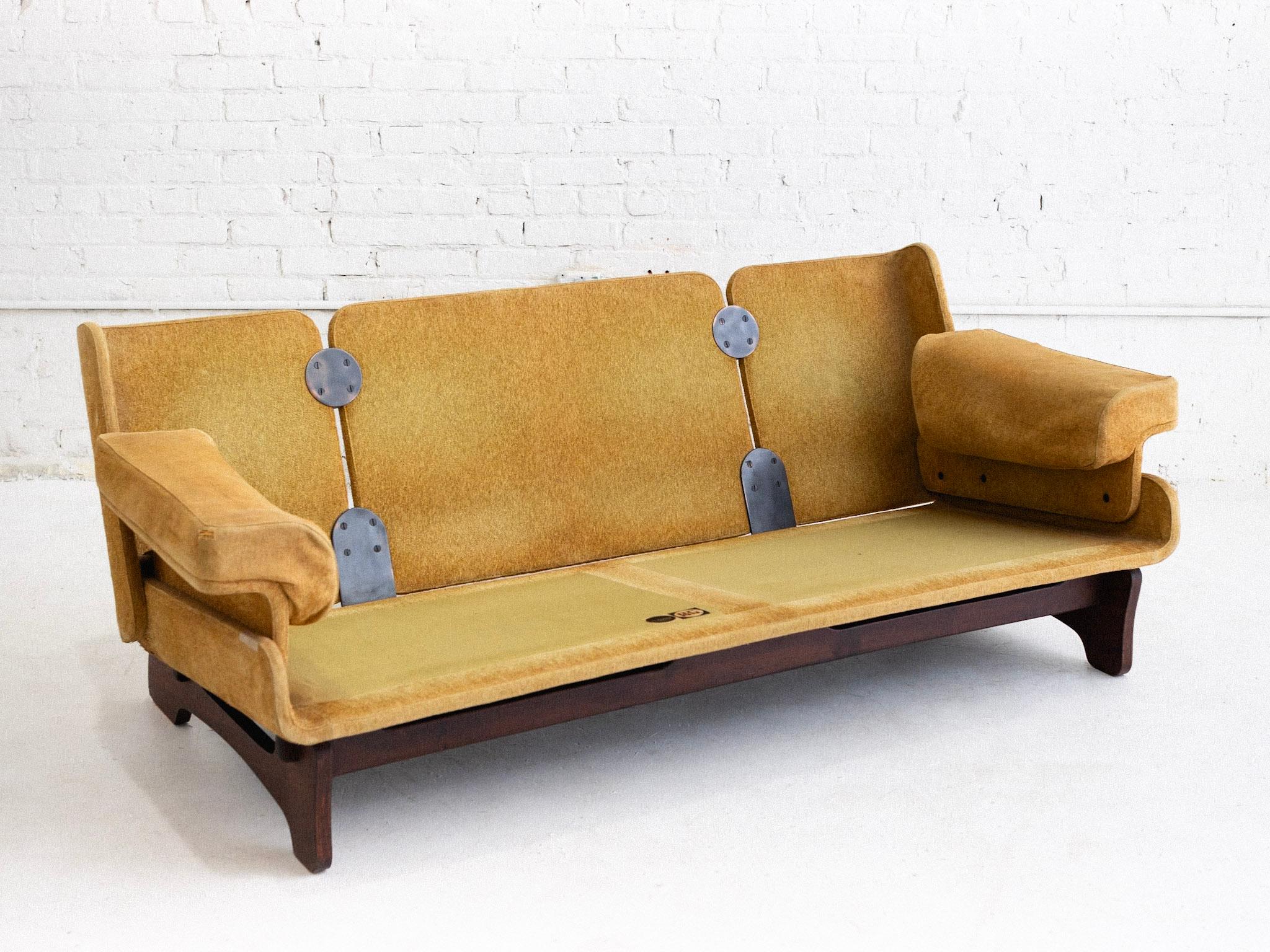 Giuseppe Rossi für Albizzate Space Age, Sofa mit Holzrahmen, Space Age im Angebot 9