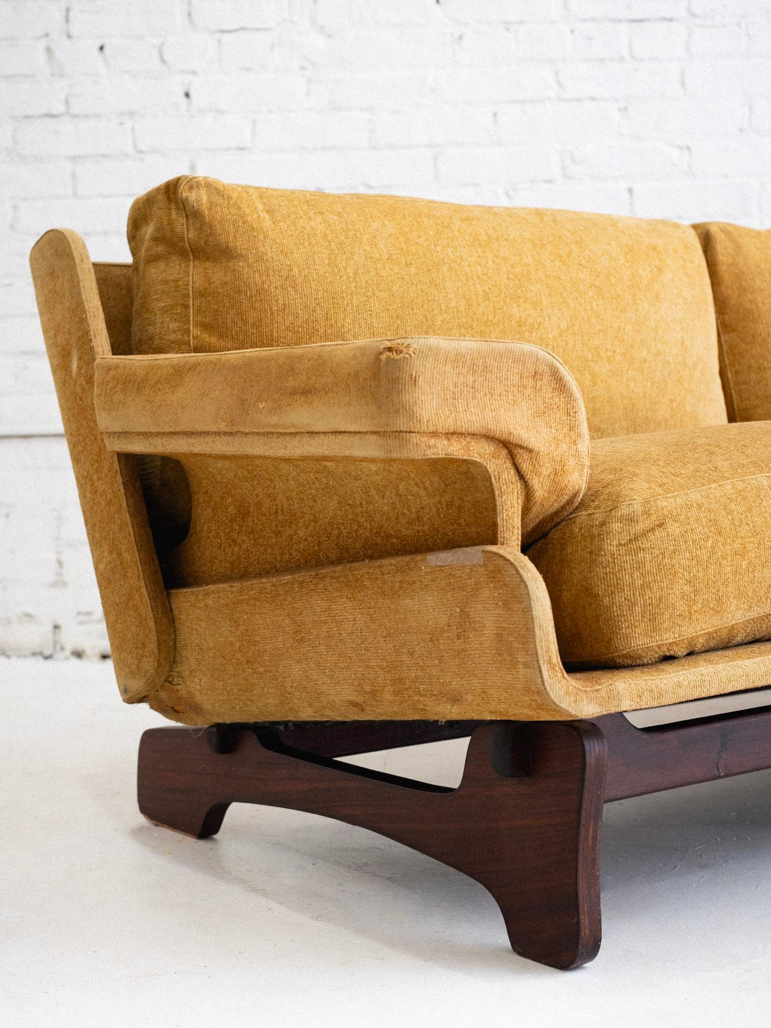 Giuseppe Rossi für Albizzate Space Age, Sofa mit Holzrahmen, Space Age im Angebot 2