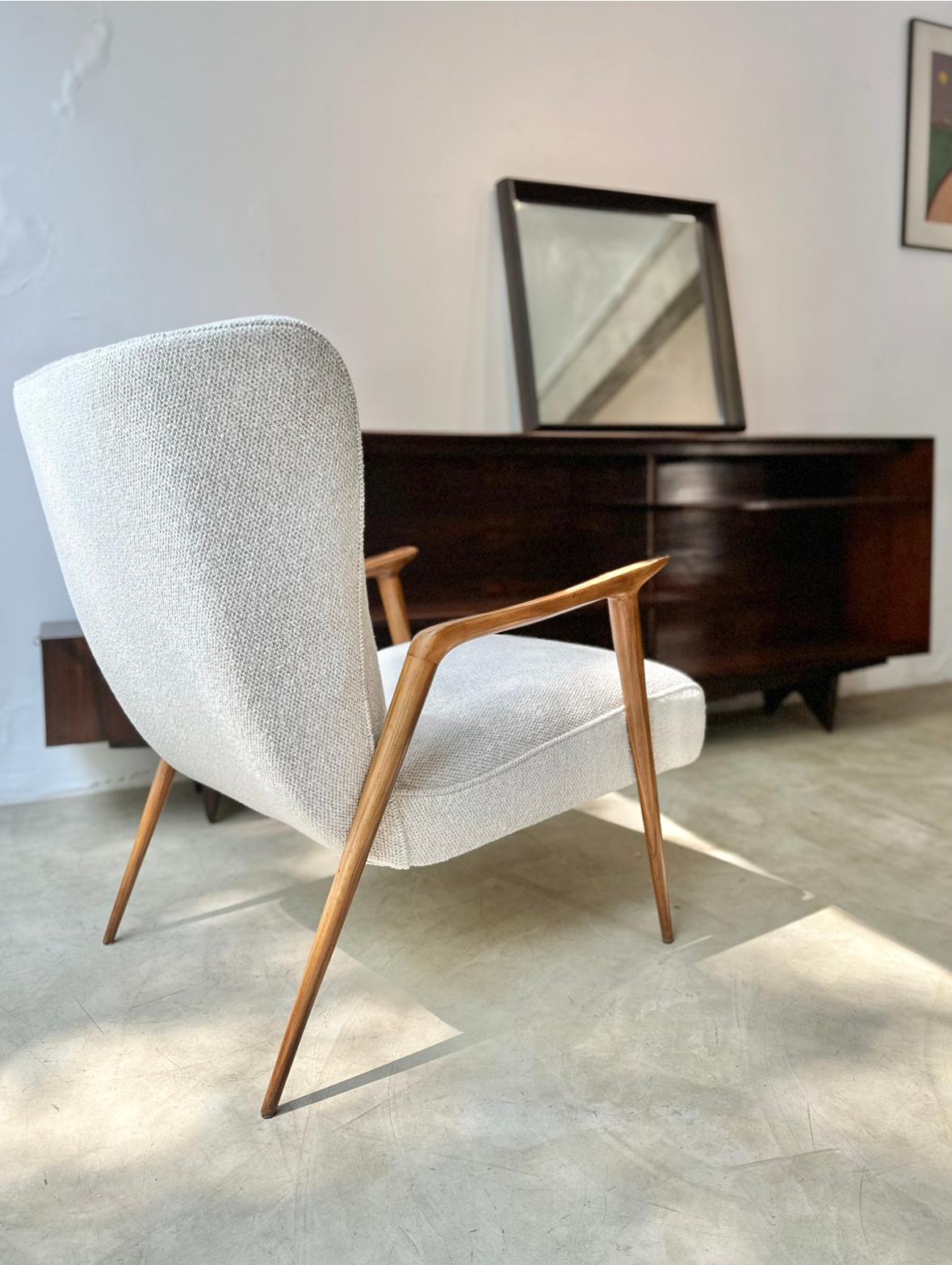 Extremely rare armchair made of Brazilian caviúna wood (nicknamed 'golden wood'). This is a stylish and very comfortable seating, suitable to any decoration style. 