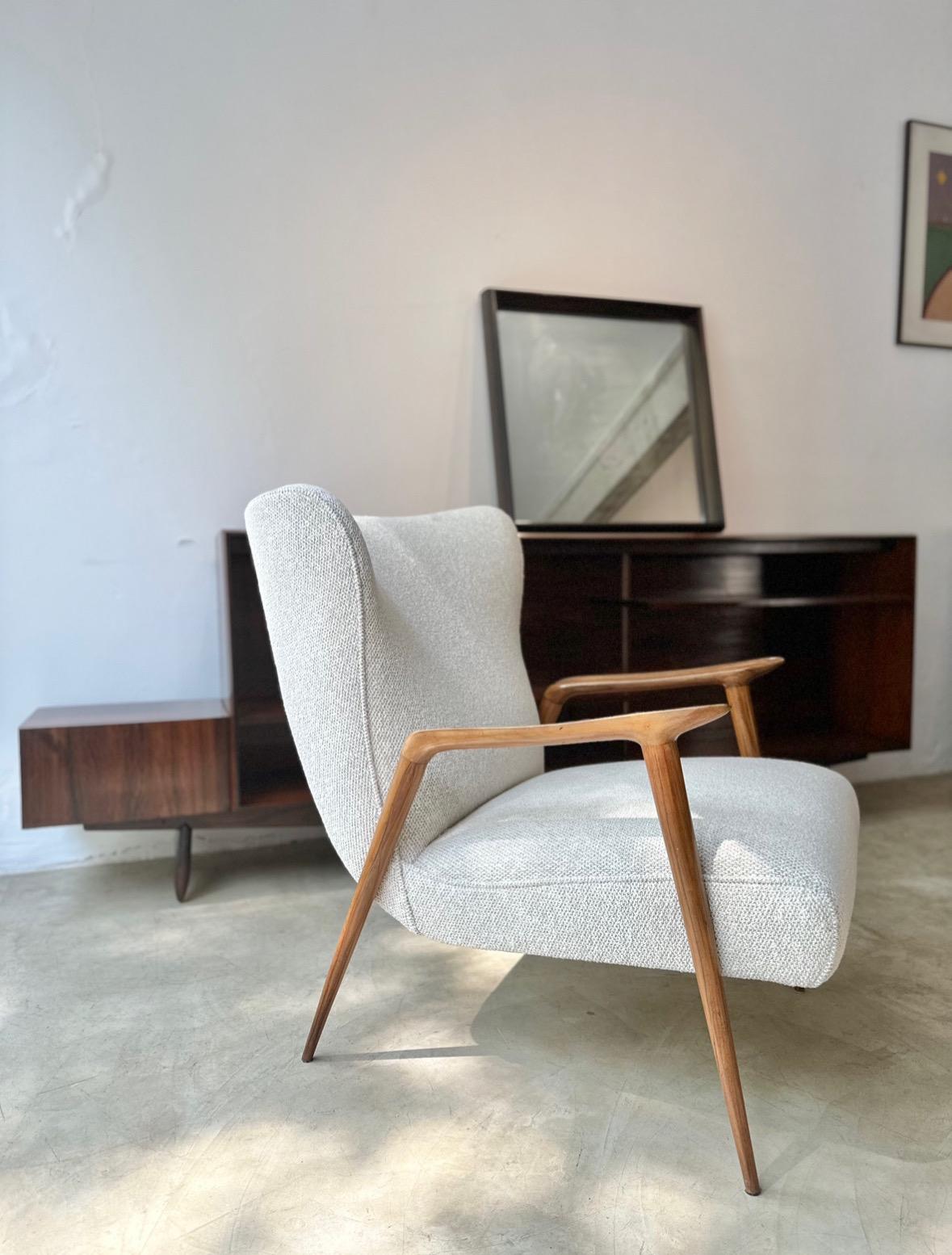 Giuseppe Scapinelli. Mid-Century Modern Armchair in Caviúna Wood In Excellent Condition In Sao Paulo, SP