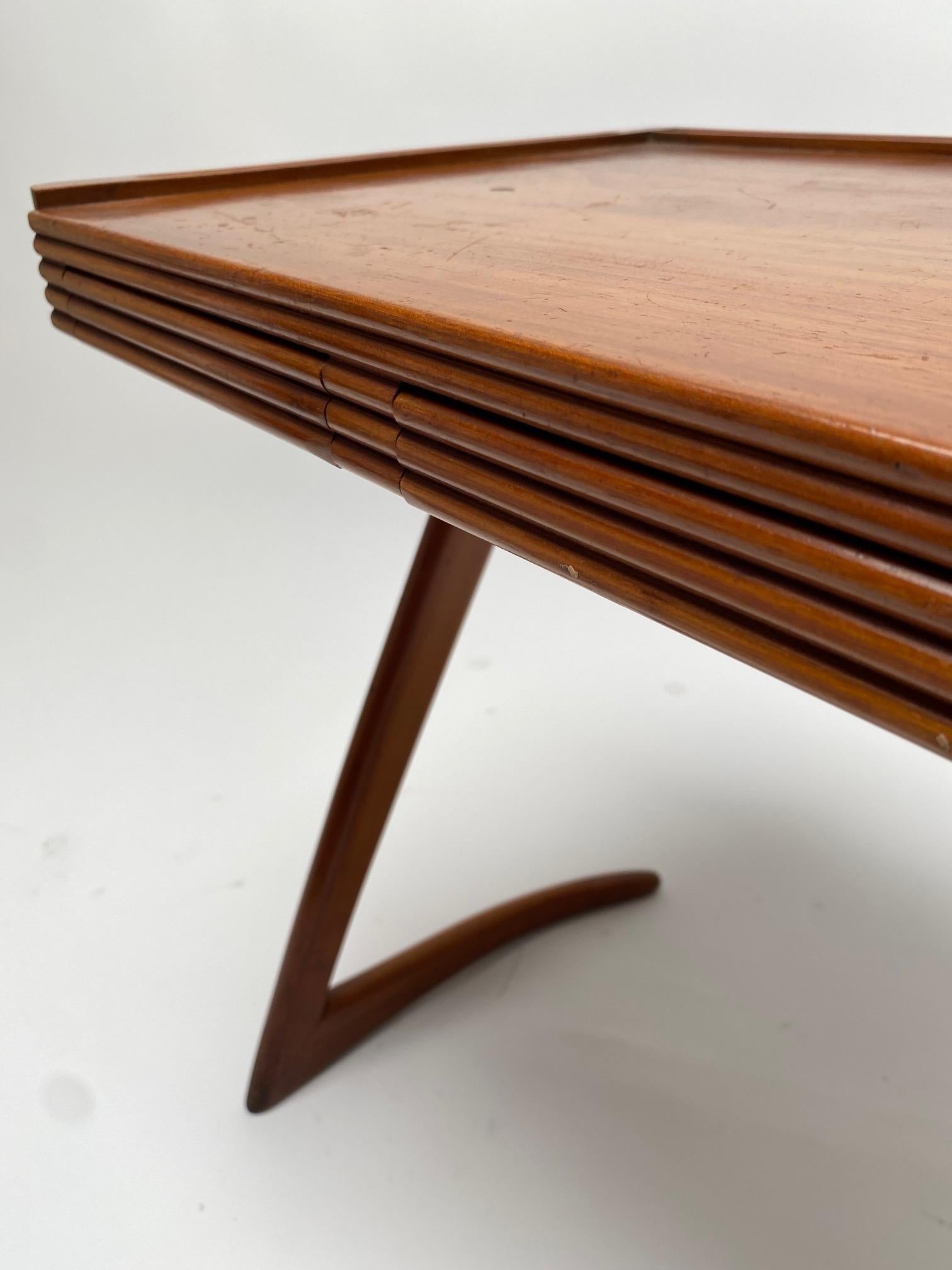 Mid-Century Modern Giuseppe Scapinelli (Attr.) wodden Side table, Brazil, 1950s For Sale