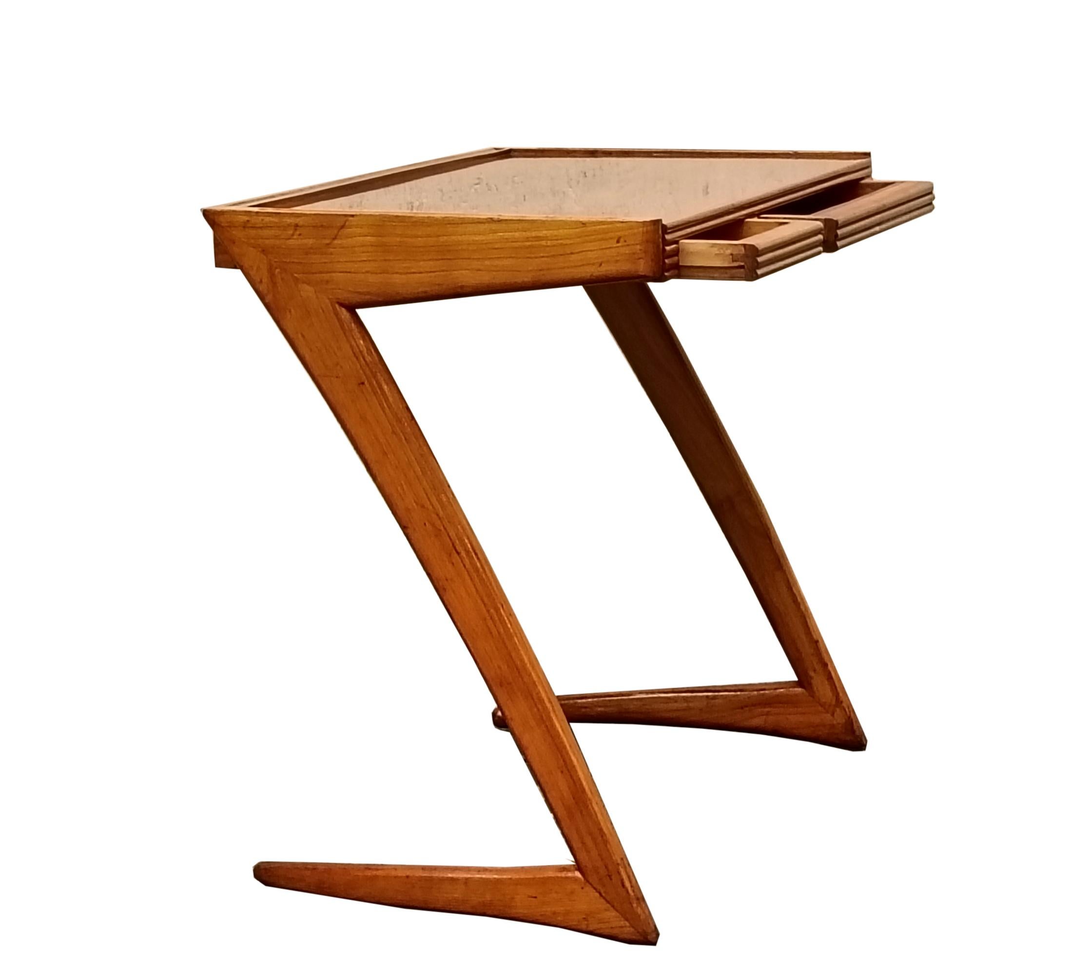 Mid-Century Modern Giuseppe Scapinelli Attribut. Petit bureau en  Bois, Brésil années 1950 en vente