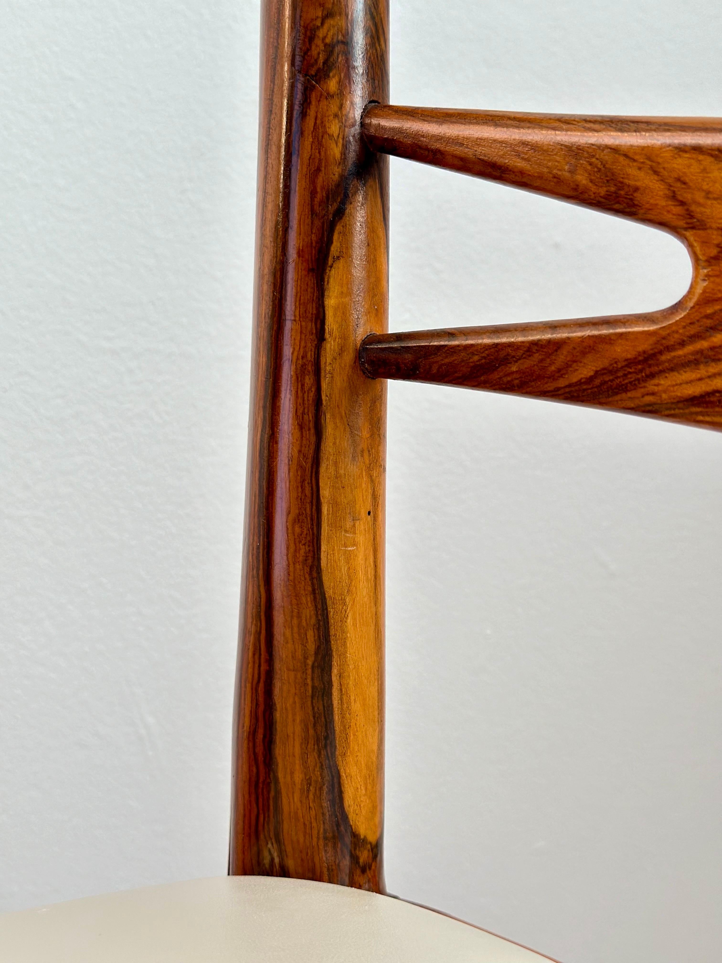 Giuseppe Scapinelli Brazilian Modern Chair in Caviuna Rosewood and Leather In Good Condition For Sale In Brooklyn, NY