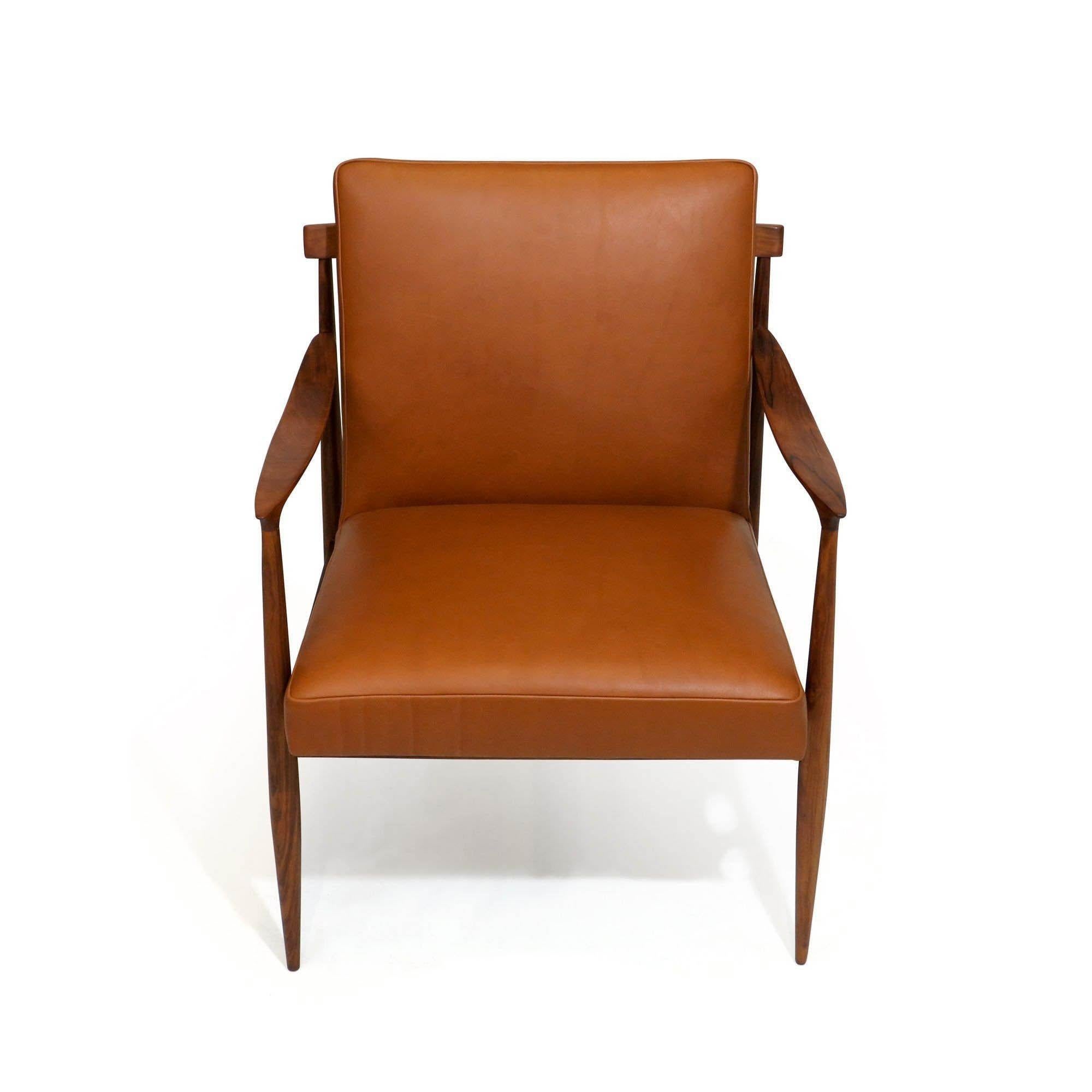 Giuseppe Scapinelli fauteuil de salon moderne brésilien en cuir et caviuna en vente 4