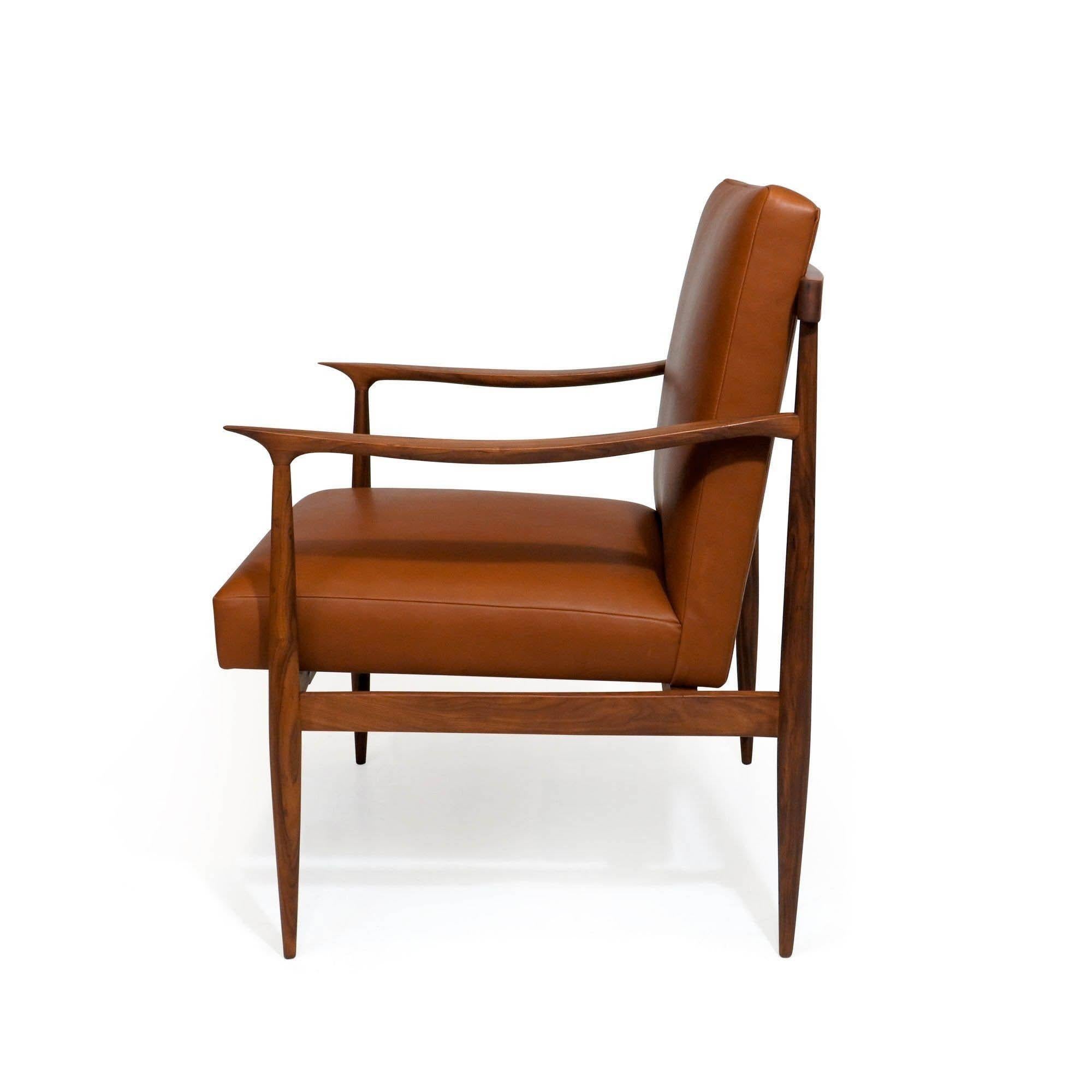 Giuseppe Scapinelli fauteuil de salon moderne brésilien en cuir et caviuna en vente 5