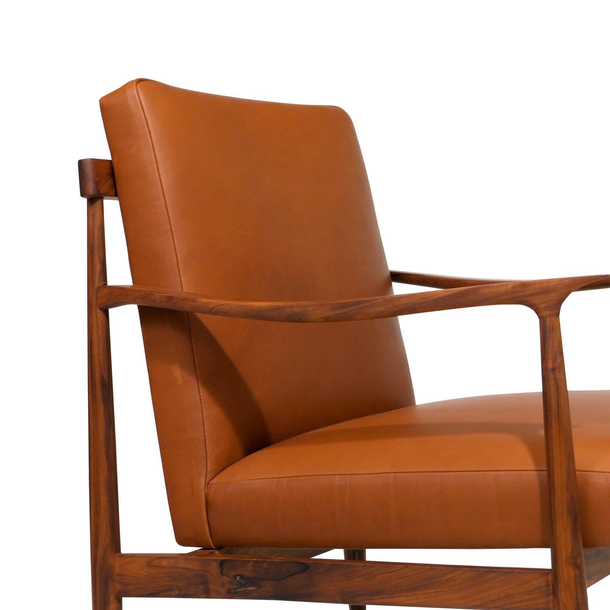 Mid-Century Modern Giuseppe Scapinelli Caviuna and Leather Brazilian Modern Lounge Chair For Sale