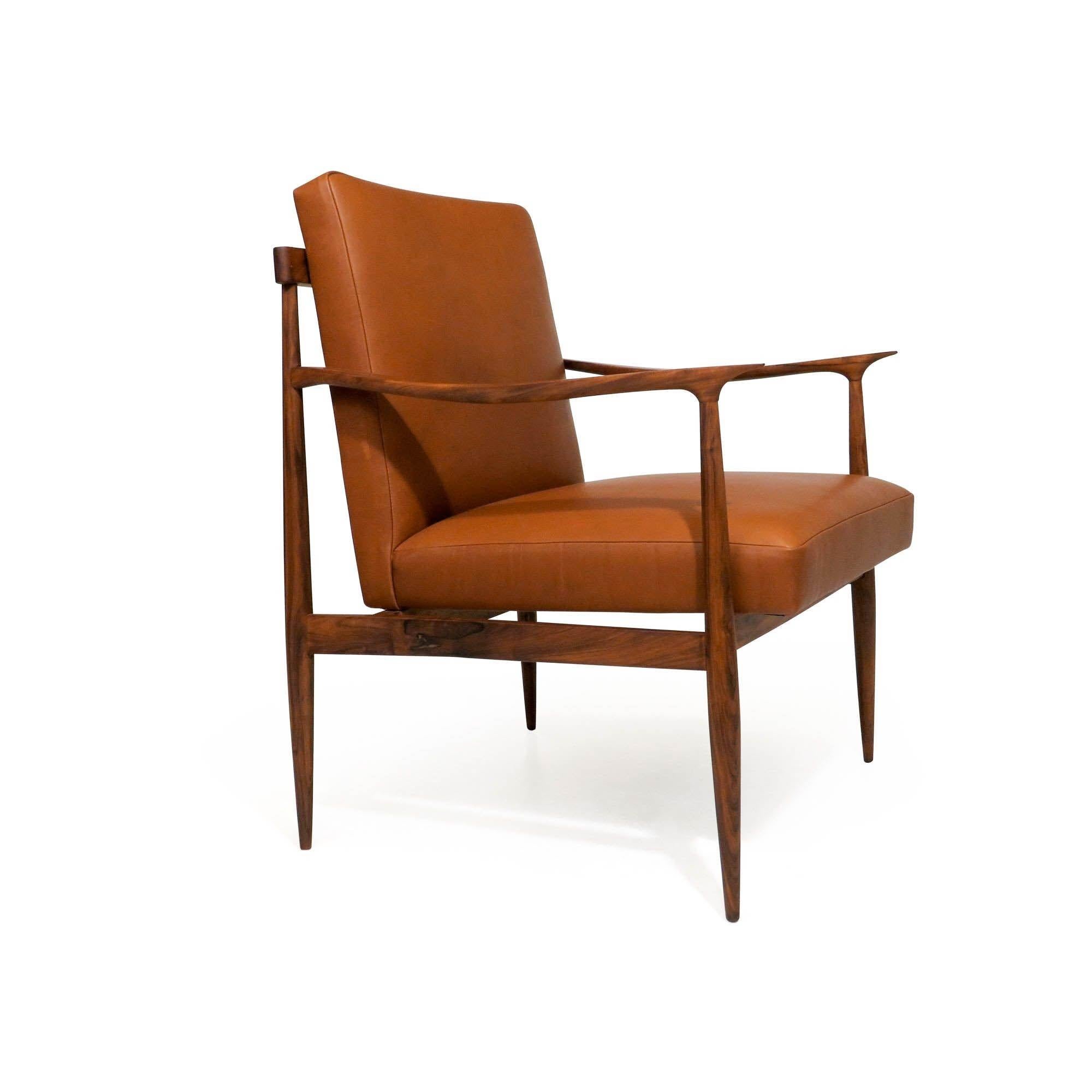 Giuseppe Scapinelli fauteuil de salon moderne brésilien en cuir et caviuna en vente 2