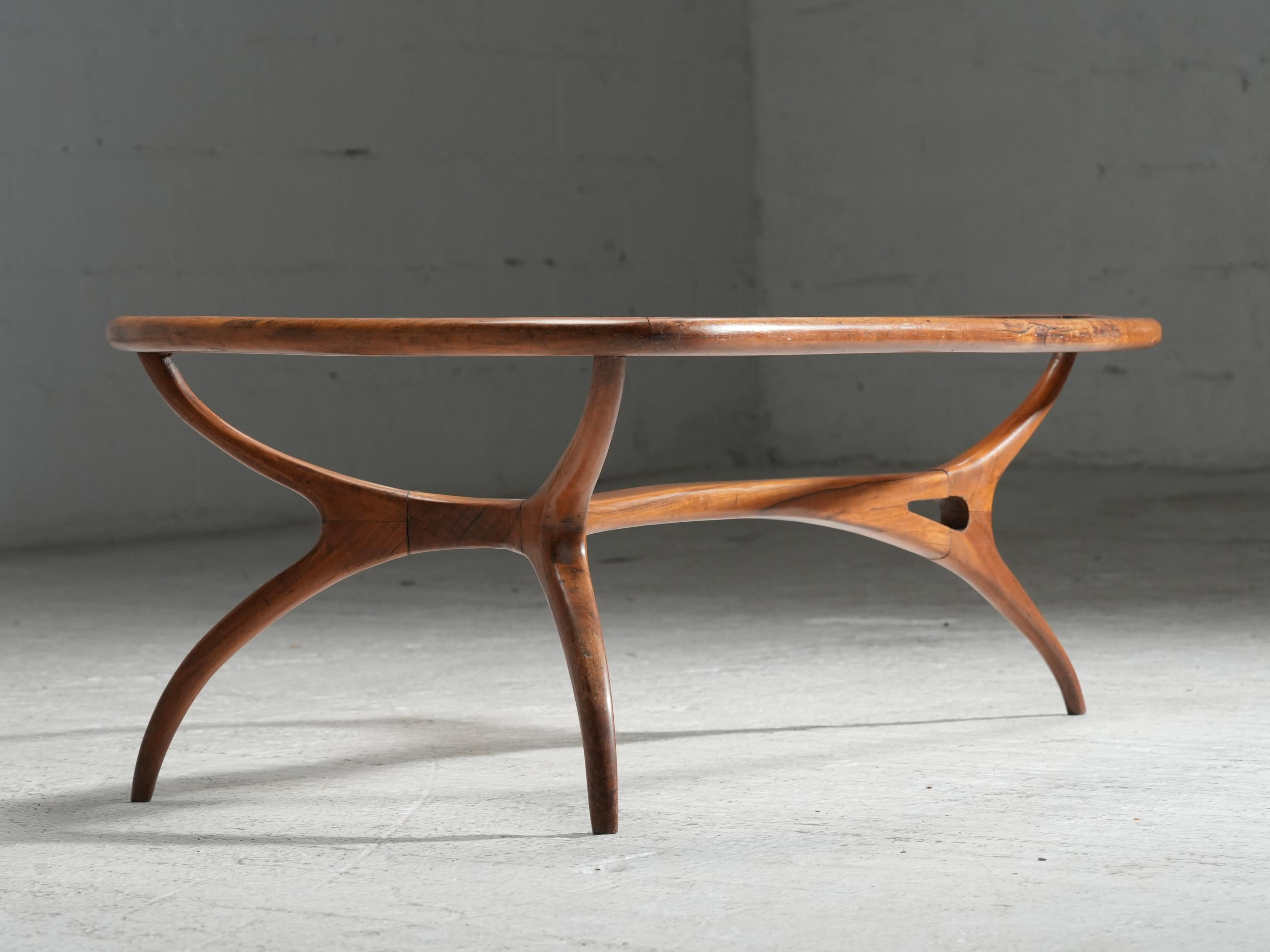 Brésilien Table basse Giuseppe Scapinelli en caviuna et verre massif, Brésil, années 1950 en vente