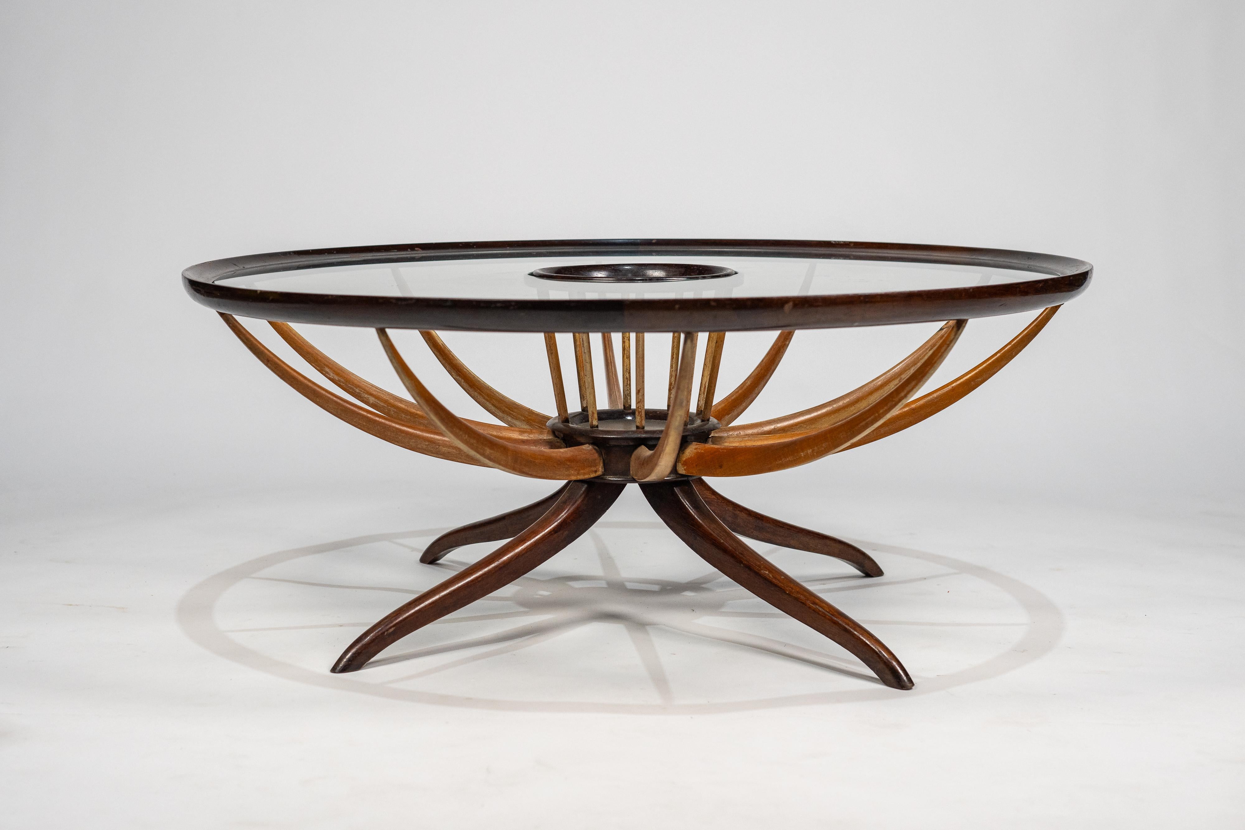 Giuseppe Scapinelli (1911-1982)
Couchtisch mit Übertopf, um 1960

Dieser exquisite Couchtisch wurde von dem italienisch-brasilianischen Meister Giuseppe Scapinelli entworfen und ist ein Beispiel für seine charakteristische organische und skulpturale
