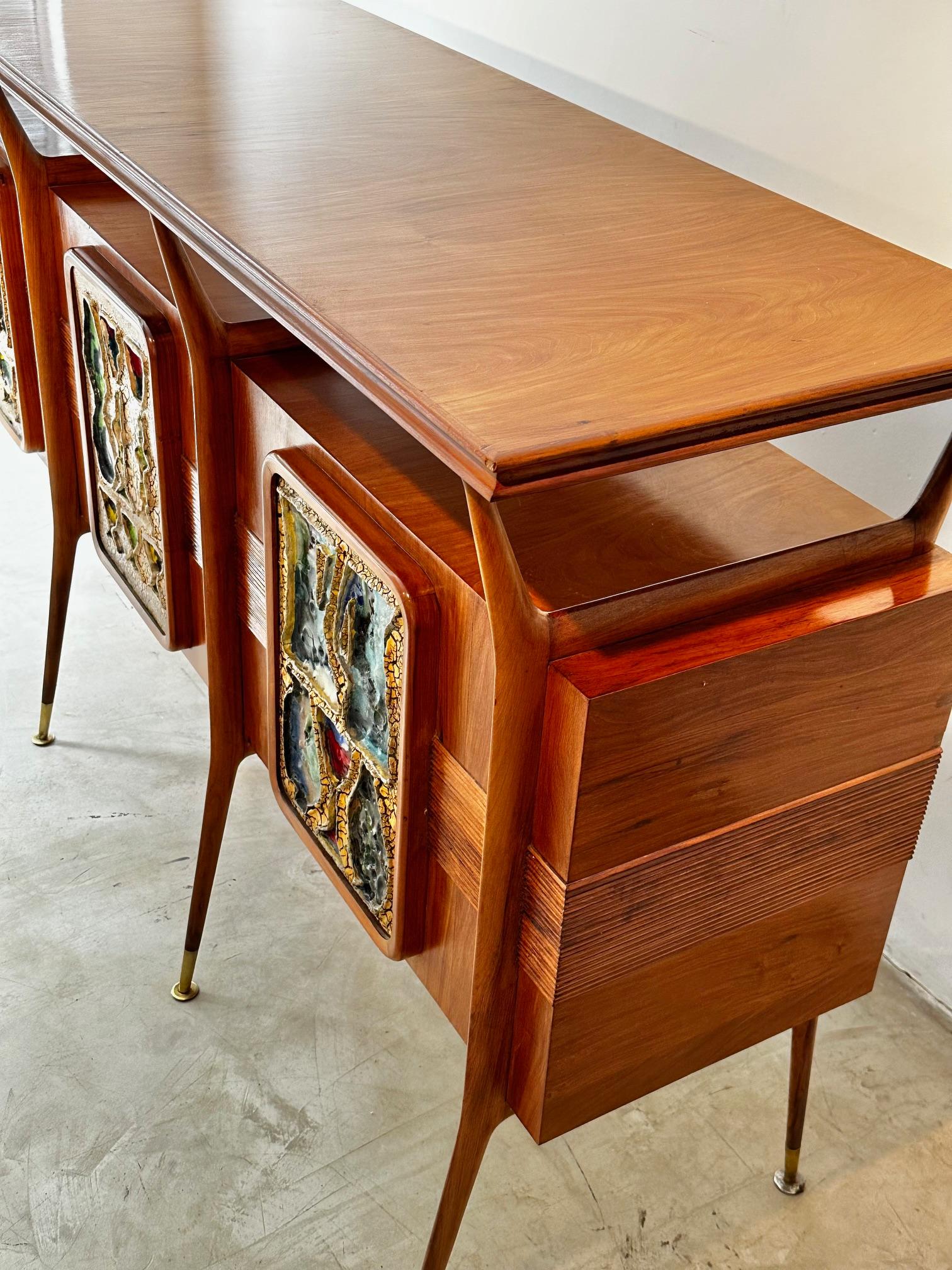 Giuseppe Scapinelli. Custom Mid-Century Modern Bar/Credenza in Wood and Ceramic In Good Condition For Sale In Sao Paulo, SP