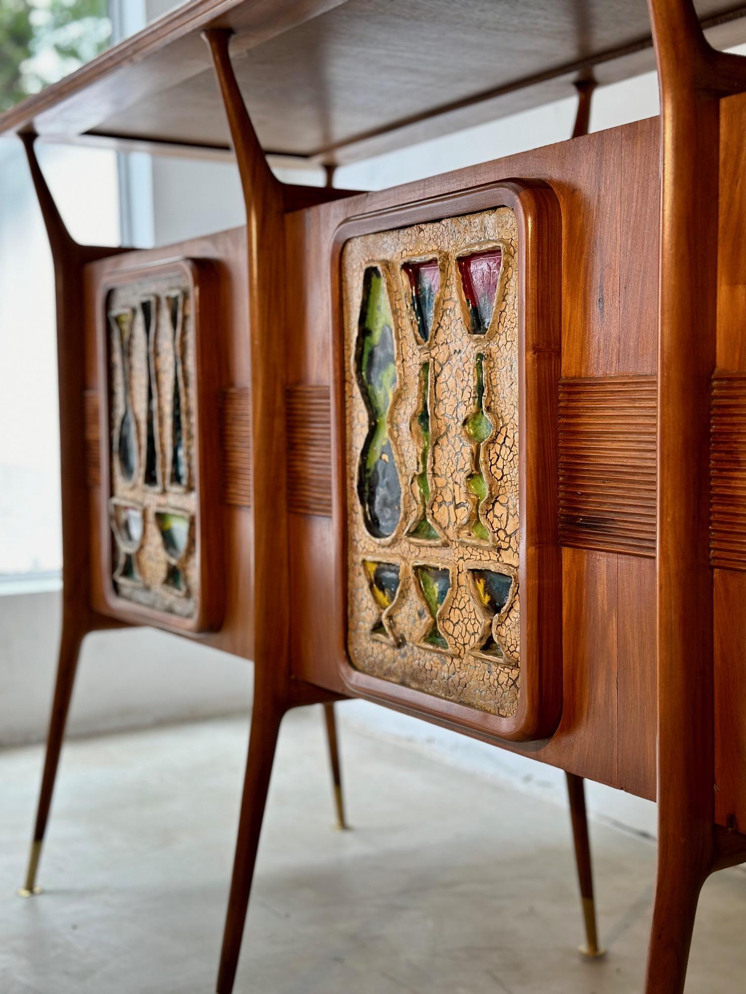 XX secolo Giuseppe Scapinelli. Bar/credenza personalizzato in legno e ceramica in stile Mid-Century Modern in vendita