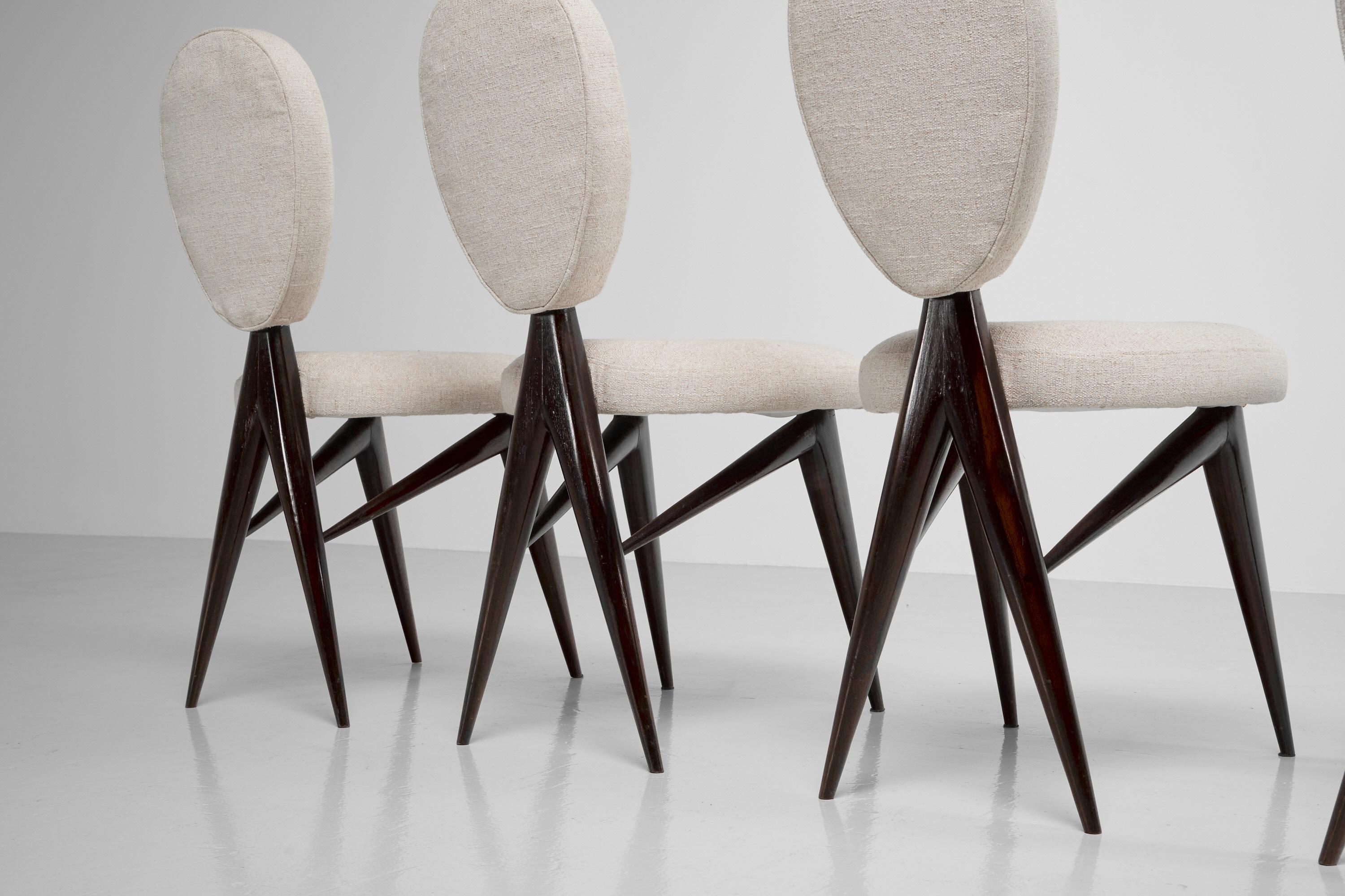 Discover these extraordinary dining chairs designed by Giuseppe Scapinelli and manufactured by his own company Fábrica de Móveis Giesse in Brazil, 1950. These chairs truly embody rarity and sophistication. Adorned with solid rosewood feet, these
