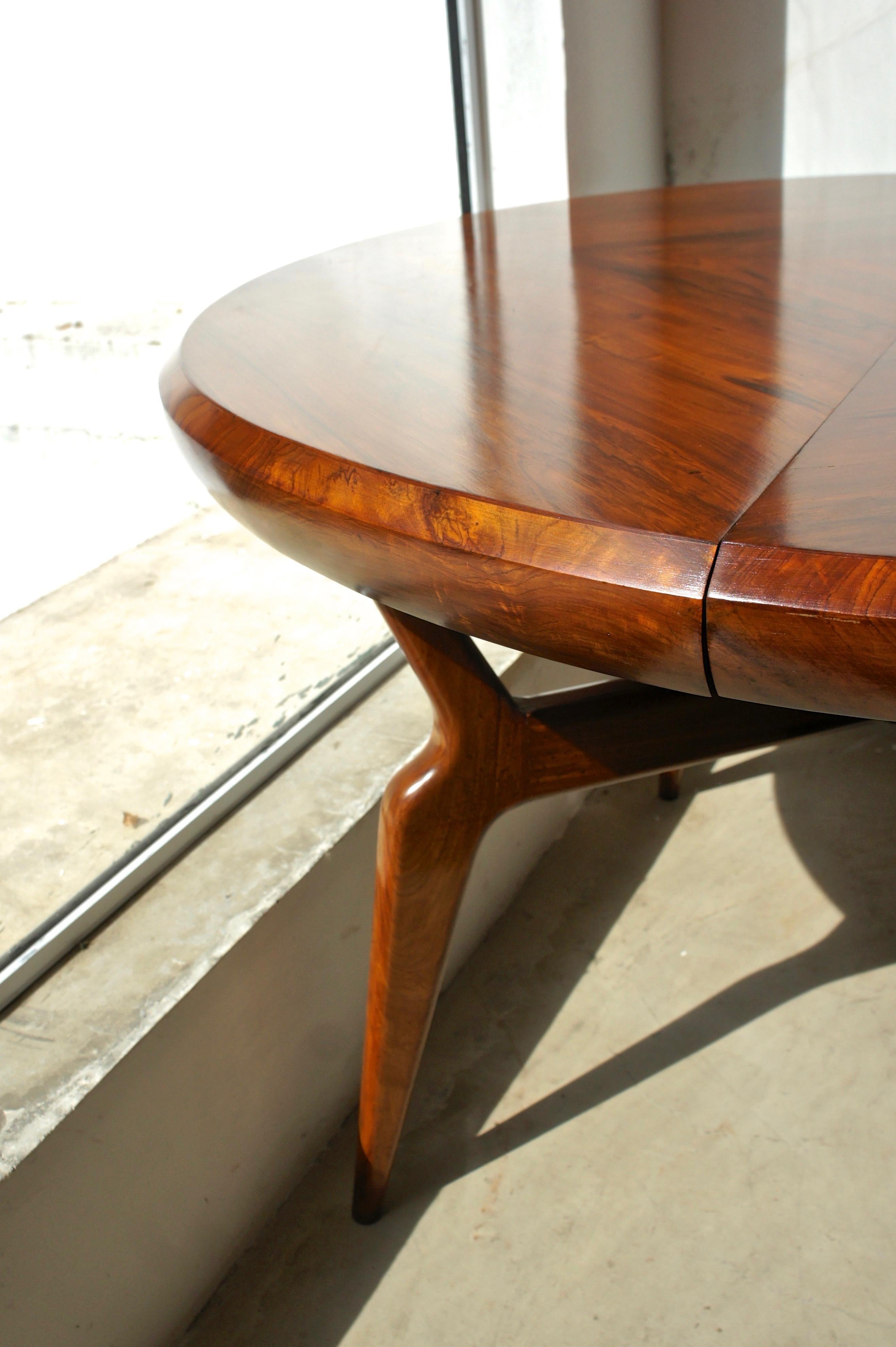 20th Century Giuseppe Scapinelli, Extendible Round Dining Table Made in Solid Caviuna Wood