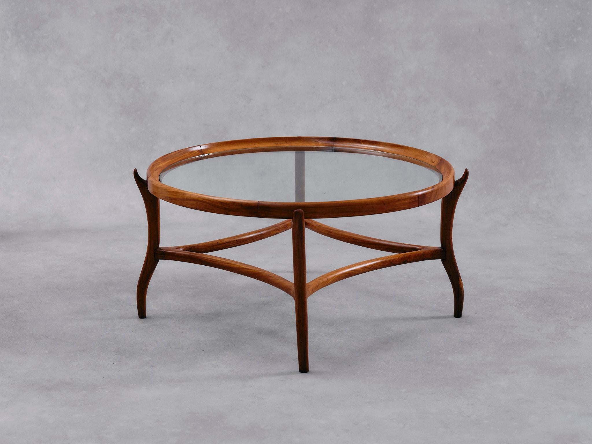 Giuseppe Scapinelli
Table basse Maracanã
Caviuna Wood, Glass Top
Années 1950, Brésil