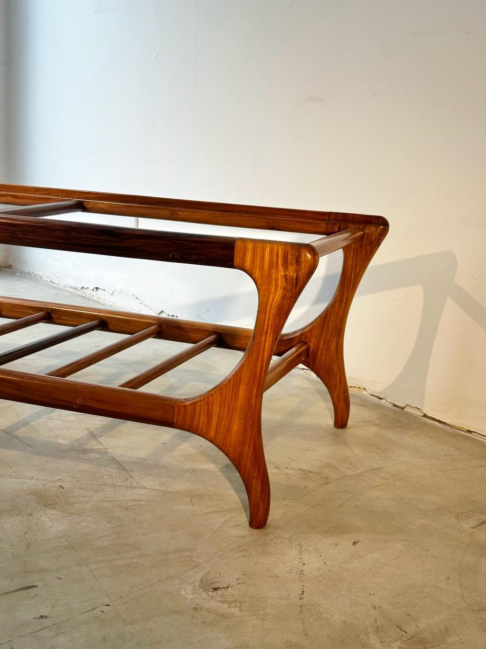 Verre Giuseppe Scapinelli. Table centrale en bois massif de caviúna The Modernity en vente