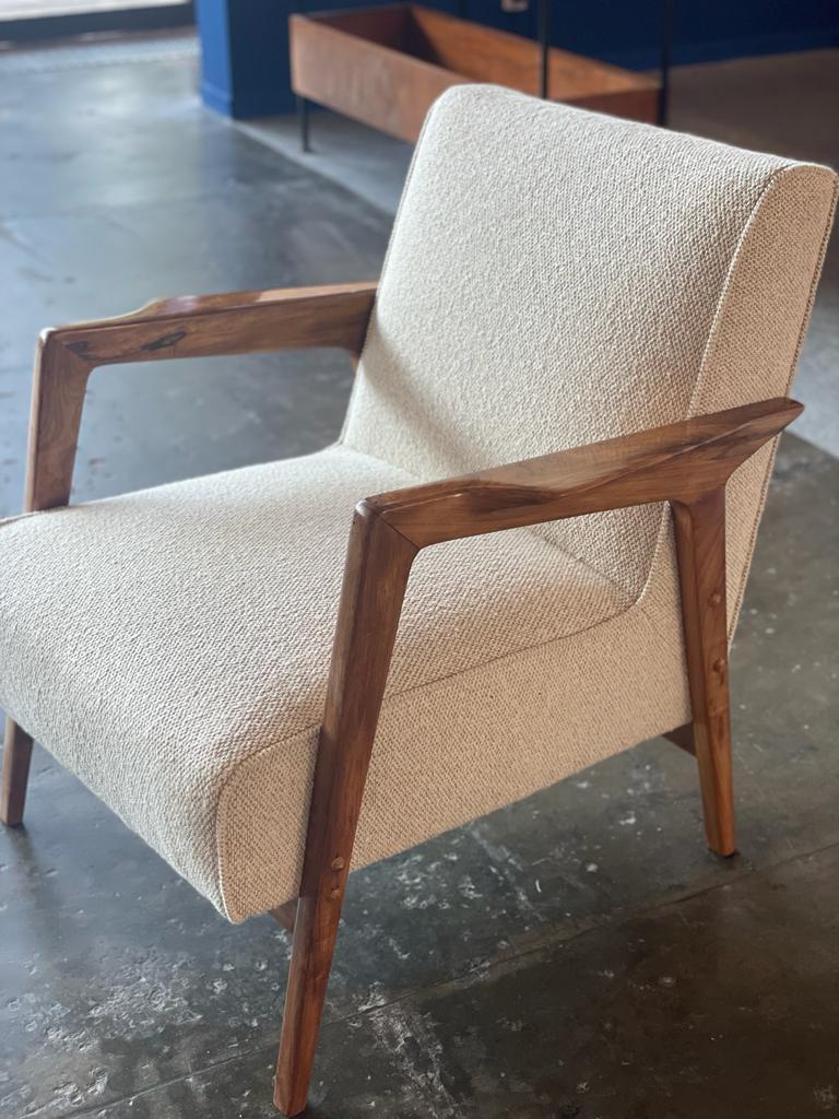 Giuseppe Scapinelli. Mid-Century Modern Pair of Armchairs in Caviúna Wood In Good Condition For Sale In Sao Paulo, SP