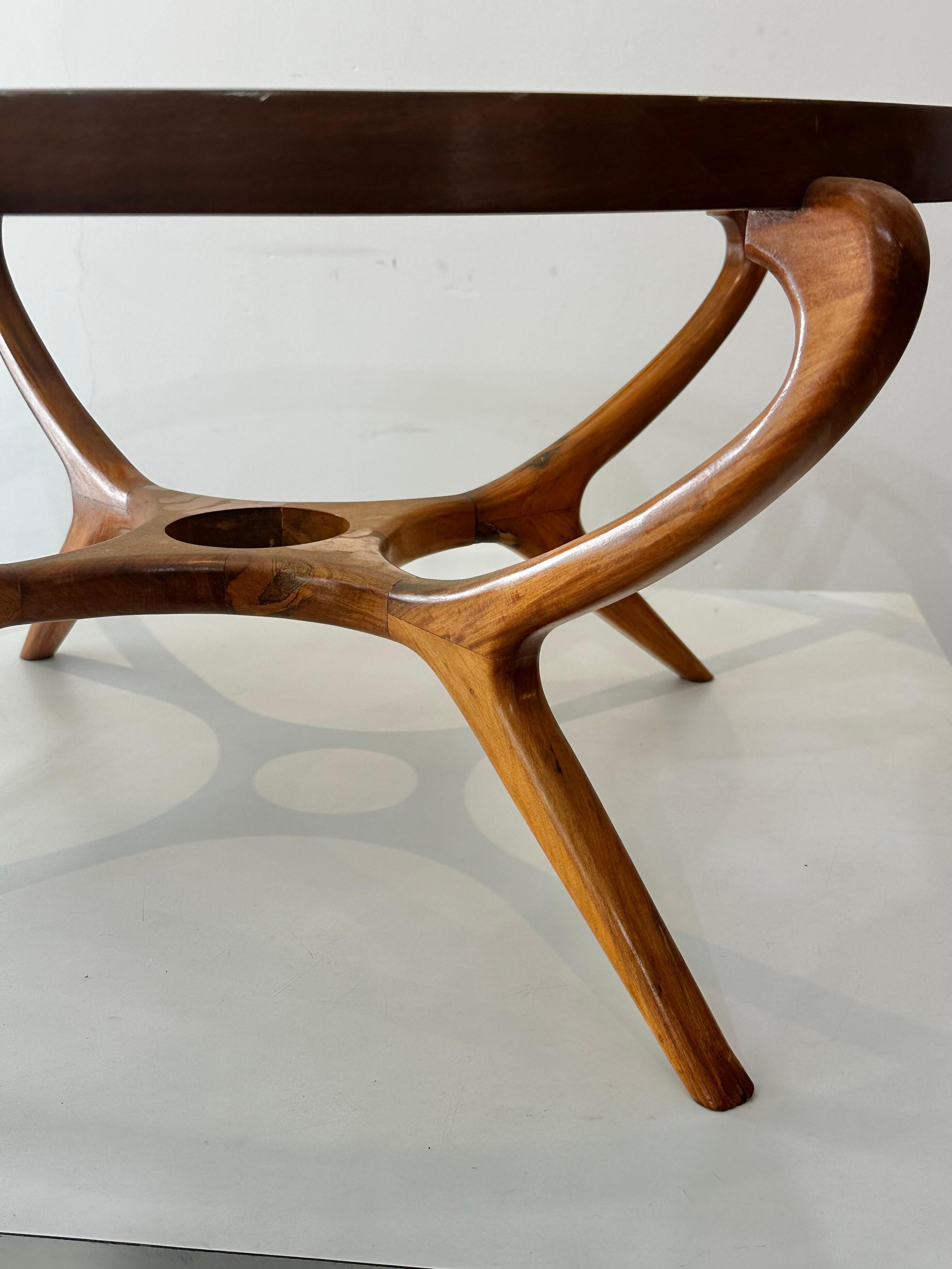 Giuseppe Scapinelli. Mid-Century Modern Round Coffee Table in Caviúna Wood 4