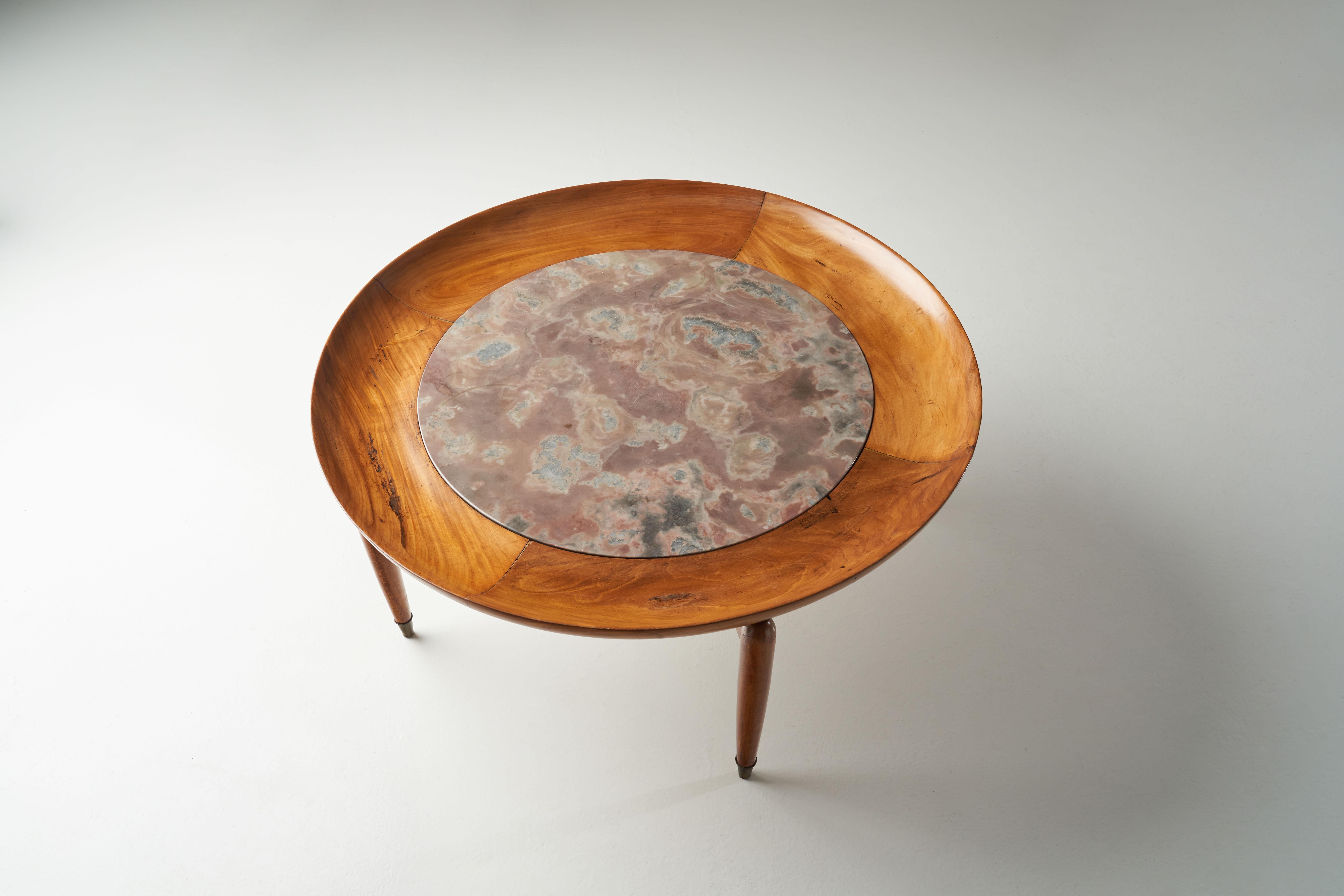 Giuseppe Scapinelli Round Coffee Table in Caviuna and Marble, Brazil 1960s In Good Condition In Utrecht, NL