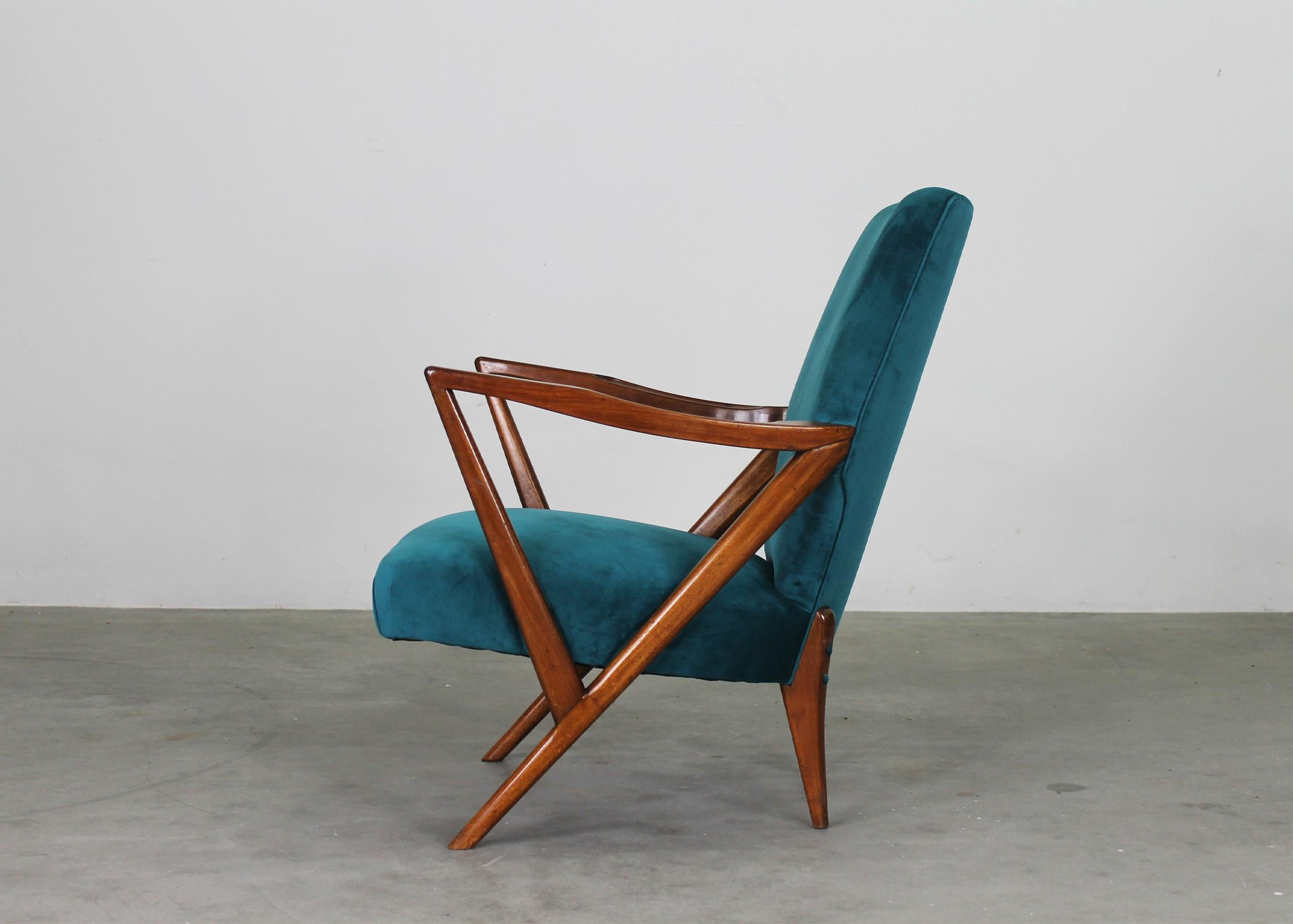 Tessuto Giuseppe Scapinelli Set di due poltrone in legno di noce e tessuto anni '50 in vendita
