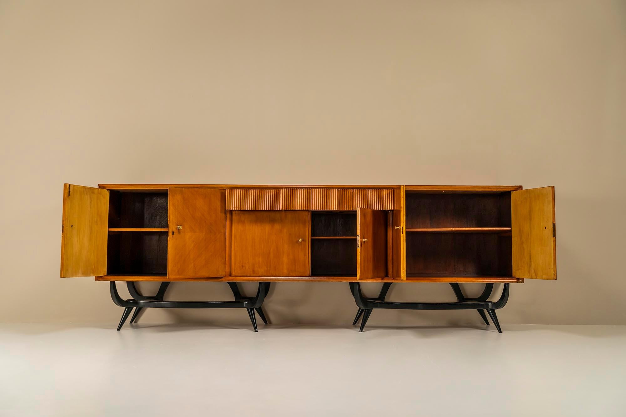 Mid-20th Century Giuseppe Scapinelli Sideboard in Caviuna, Brazil 1950s