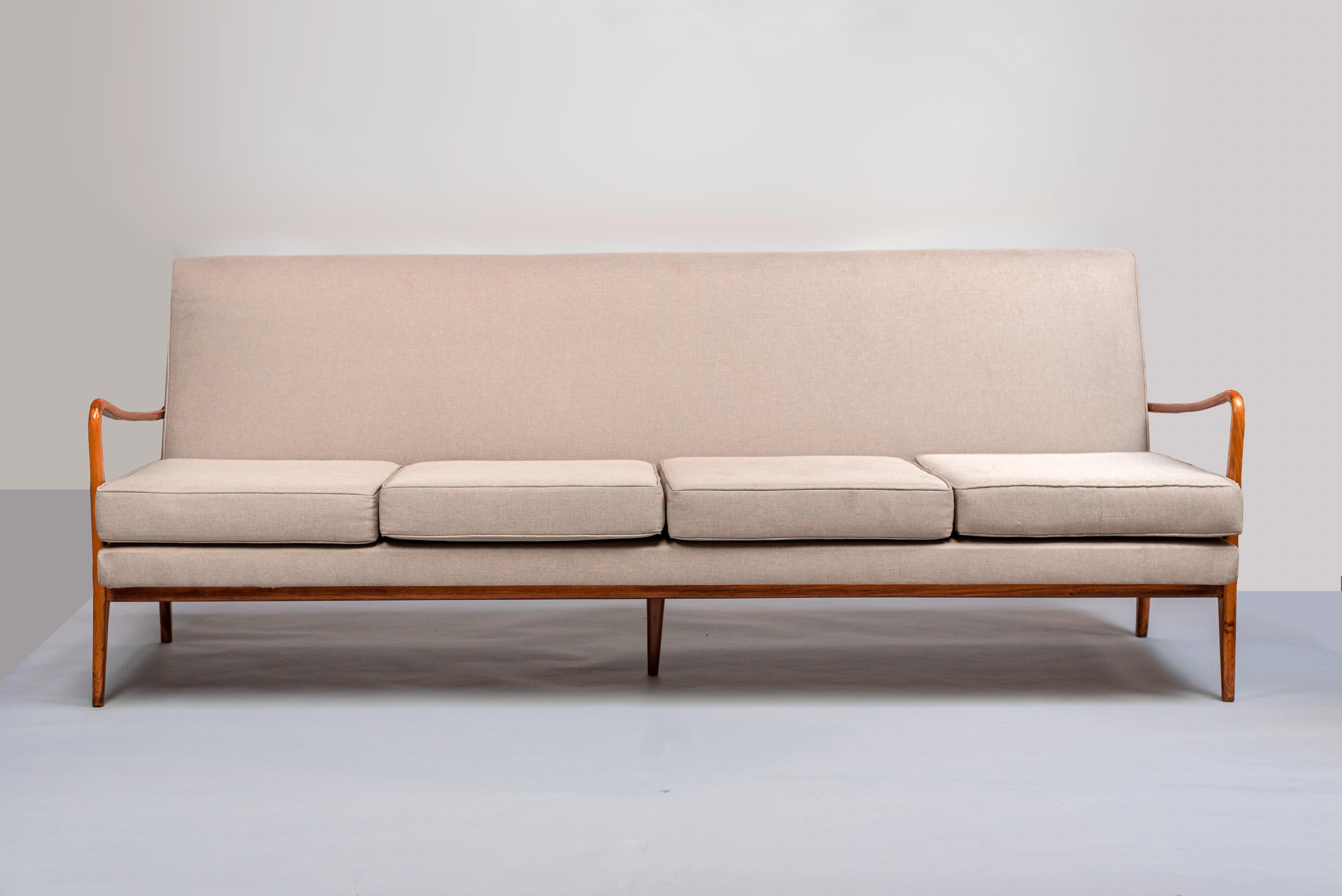 Brazilian Giuseppe Scapinelli. Sofa in Caviuna's wood, 4 seats, c. 1950 For Sale