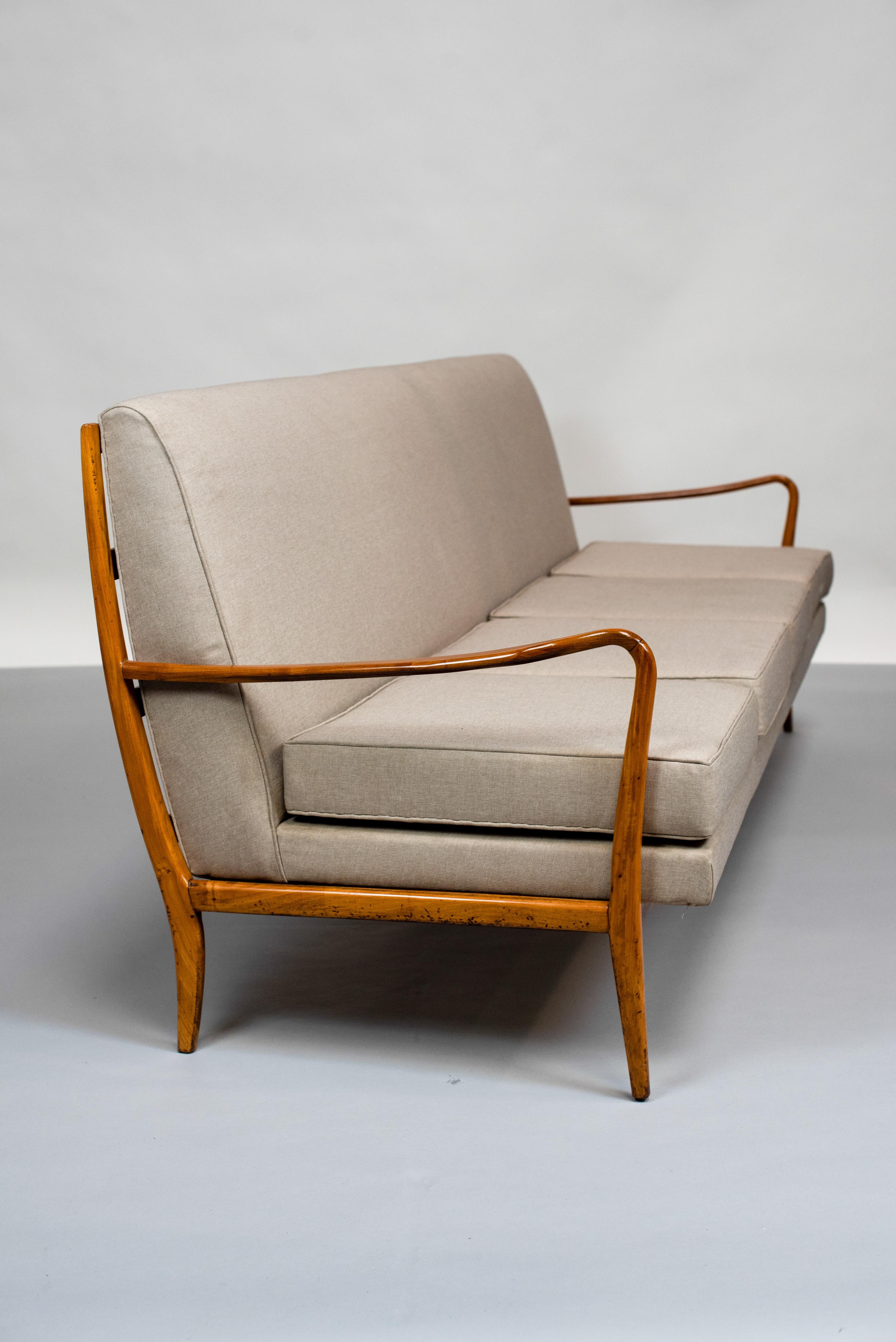Giuseppe Scapinelli. Sofa in Caviuna's wood, 4 seats, c. 1950 In Excellent Condition For Sale In PARIS, FR